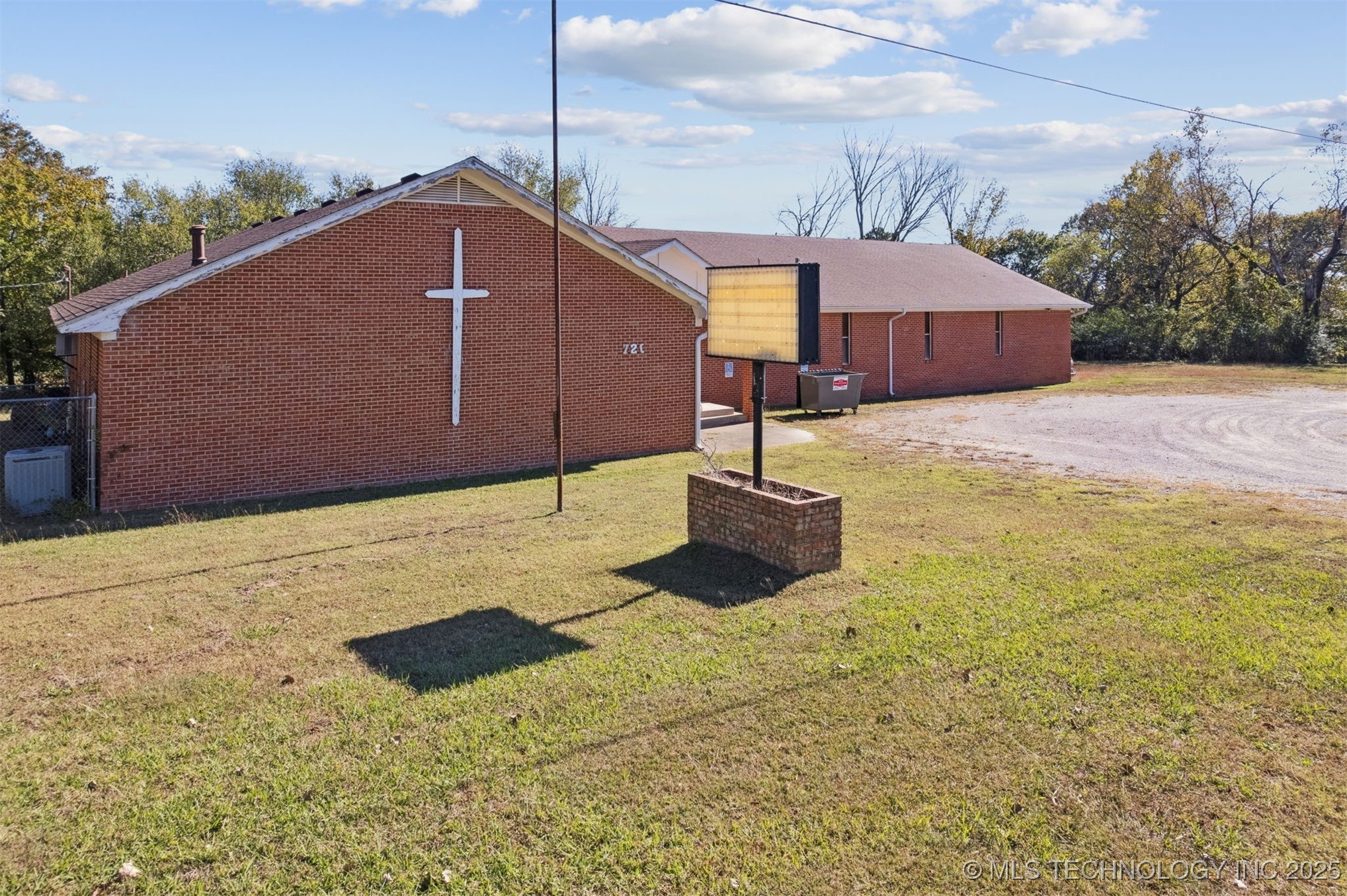 720 S Main Street Property Photo 6