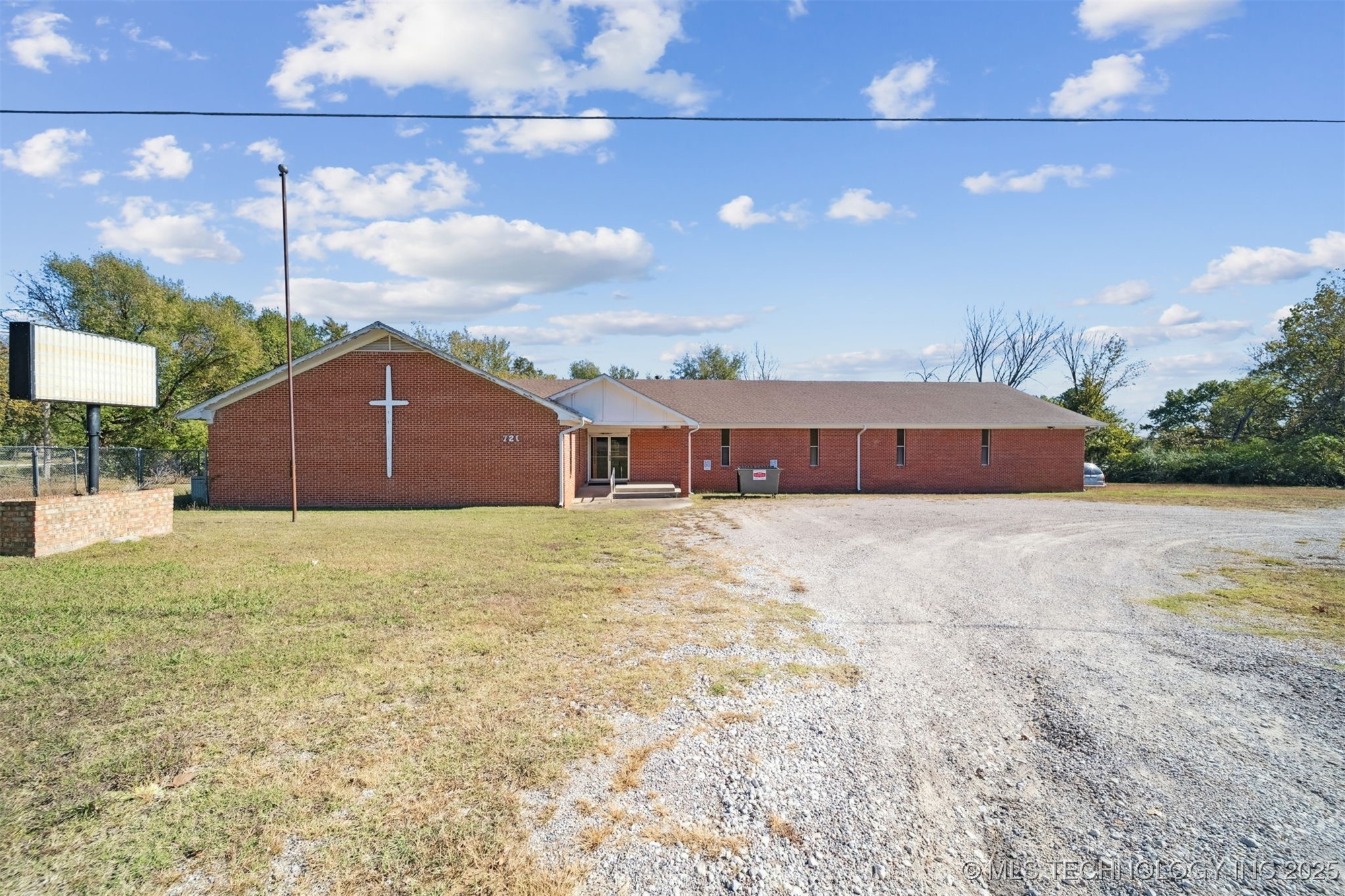 720 S Main Street Property Photo 7