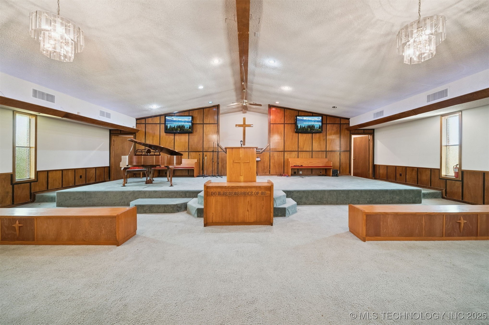 720 S Main Street Property Photo 19