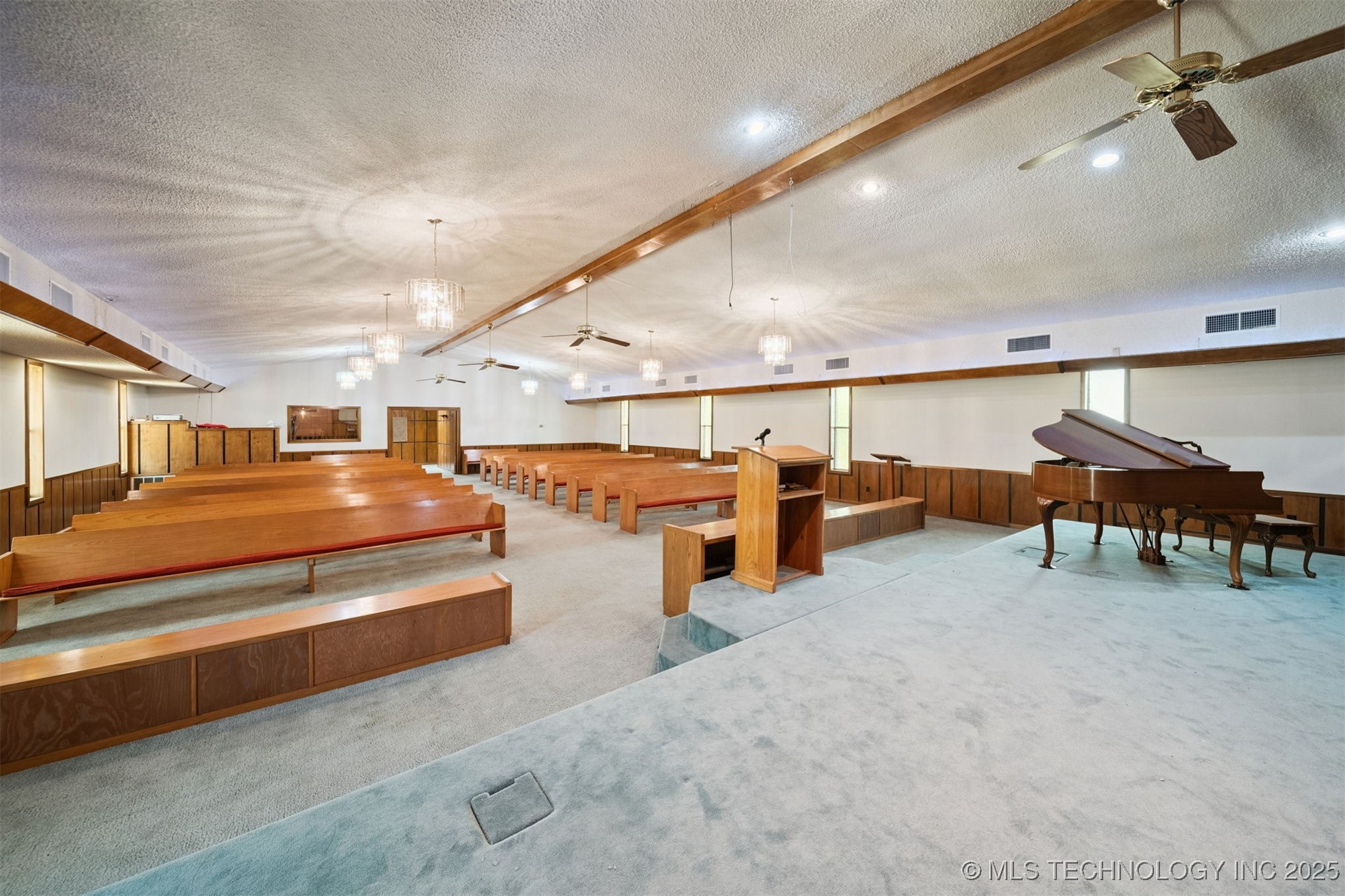 720 S Main Street Property Photo 21