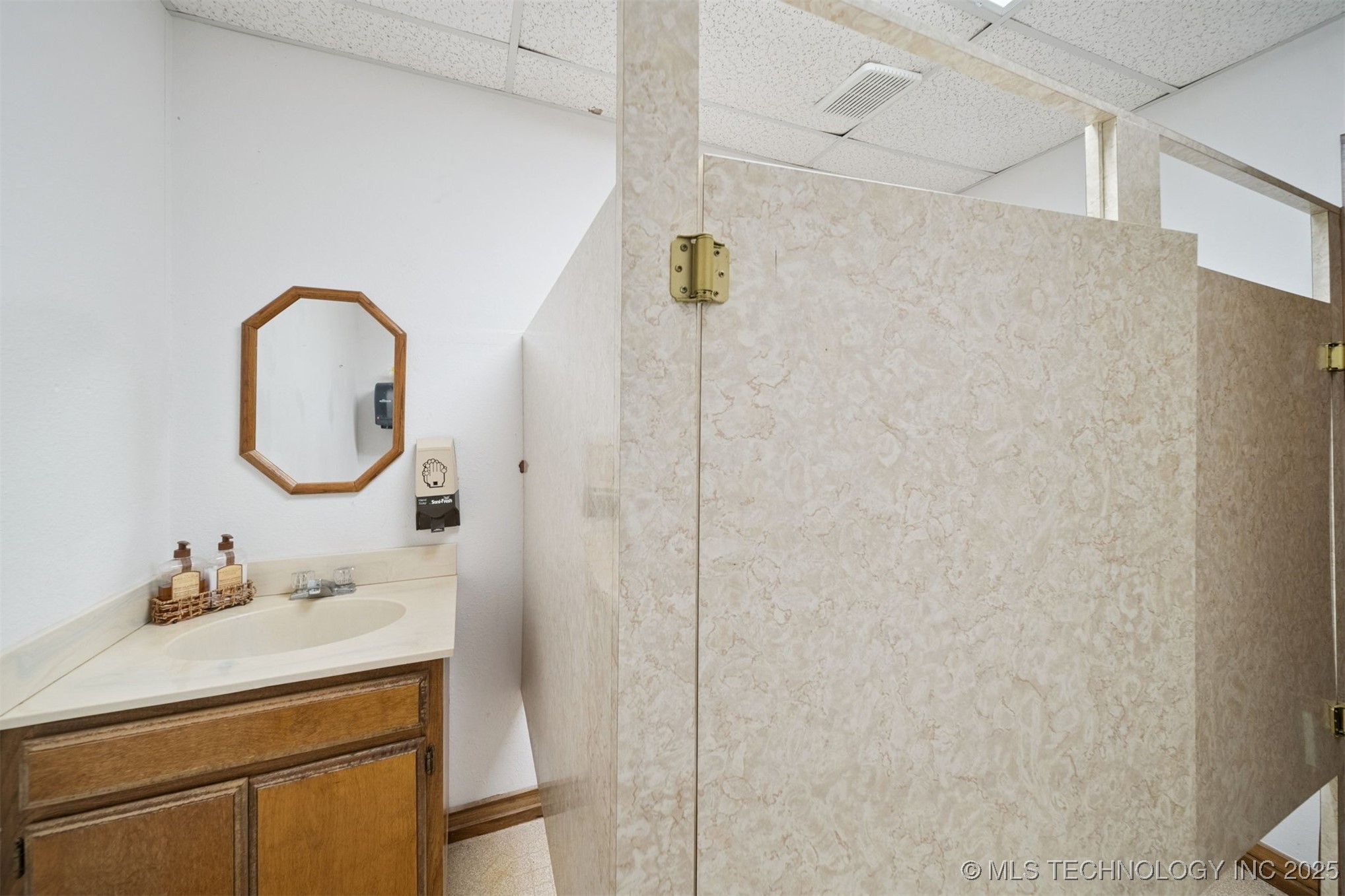 720 S Main Street Property Photo 22