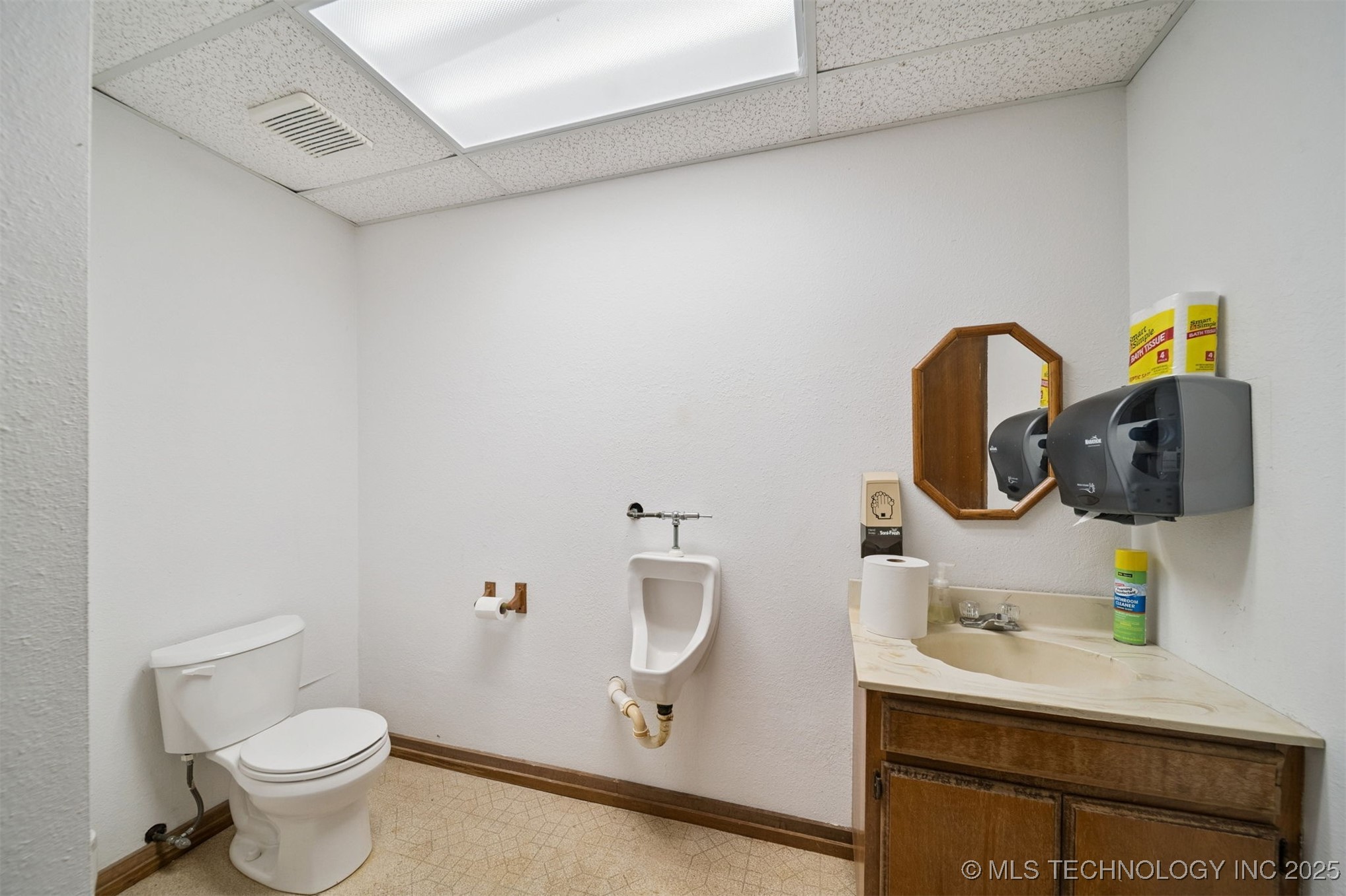 720 S Main Street Property Photo 23