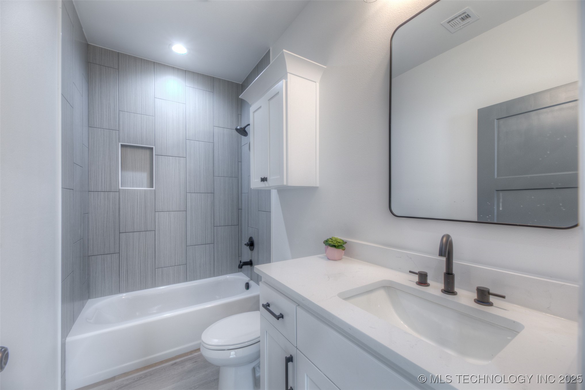 720 N 10 Street Property Photo 8