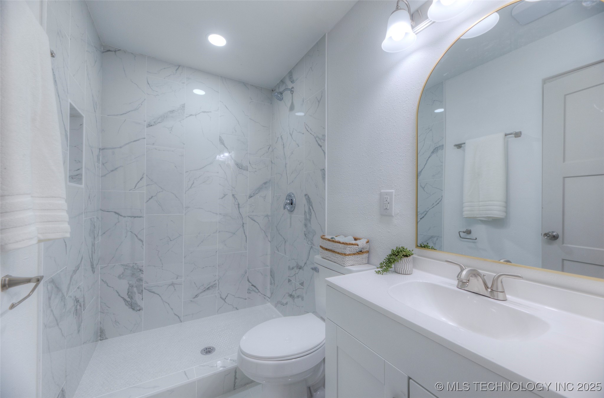 2920 E 201st Street S Property Photo 5