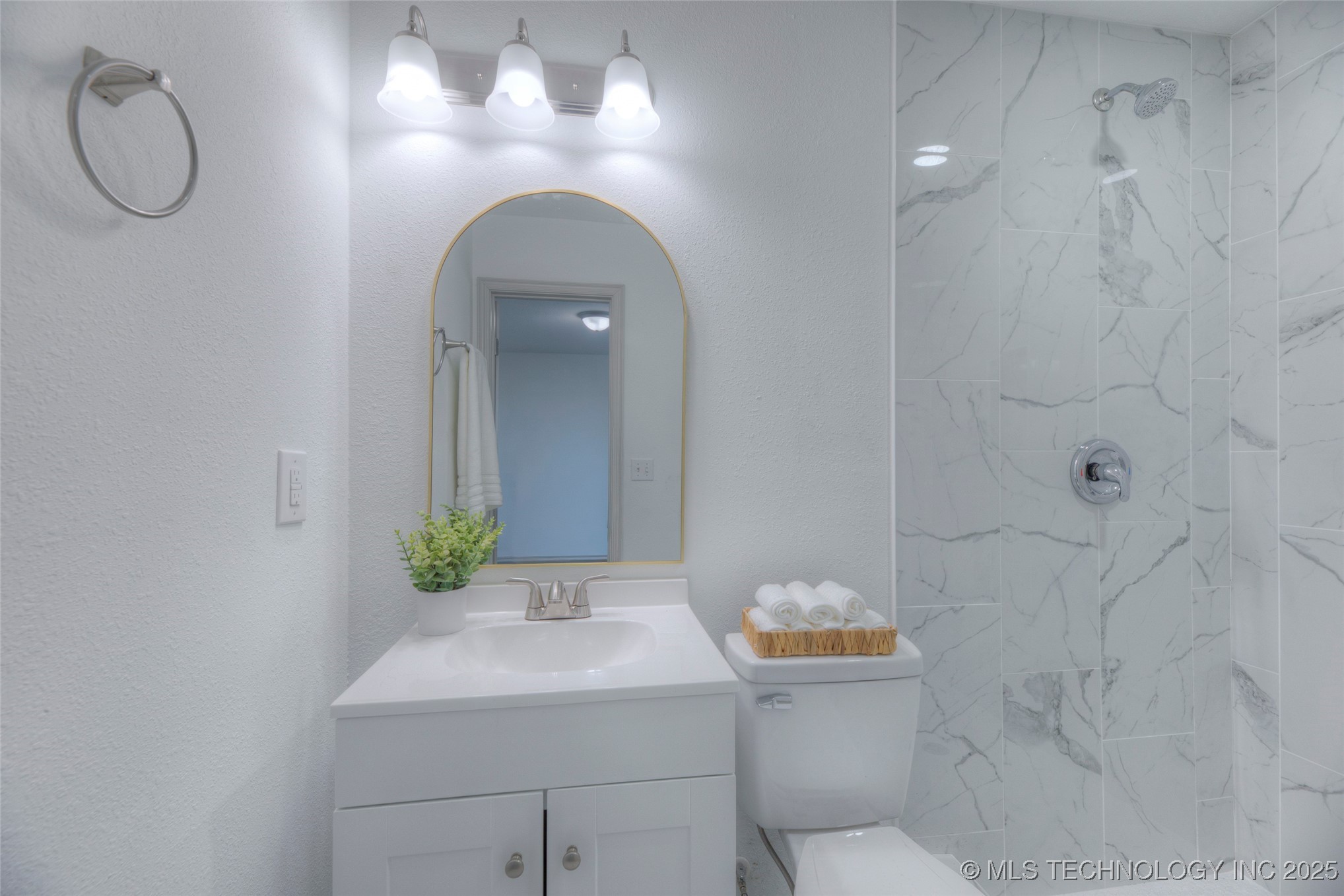 2920 E 201st Street S Property Photo 9