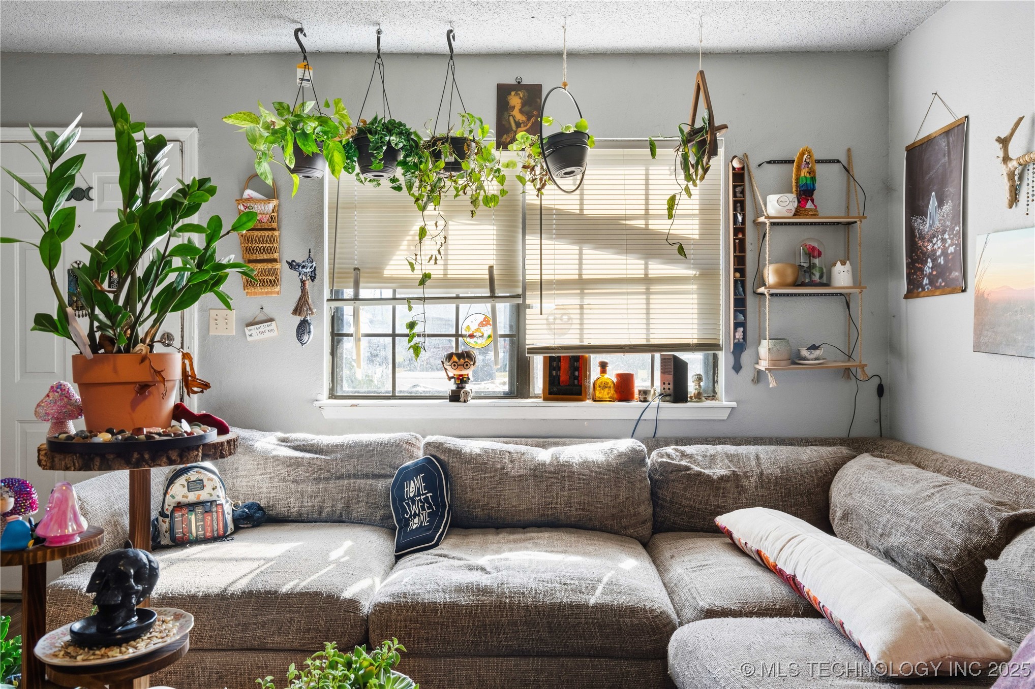 687 E 142nd Place Property Photo 2