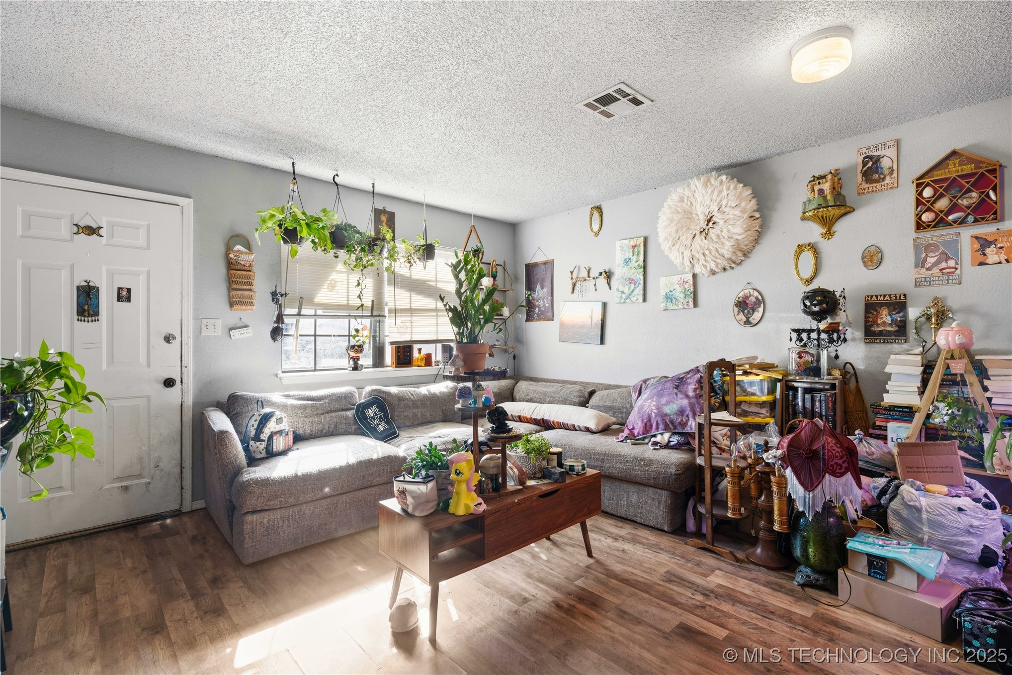 687 E 142nd Place Property Photo 3