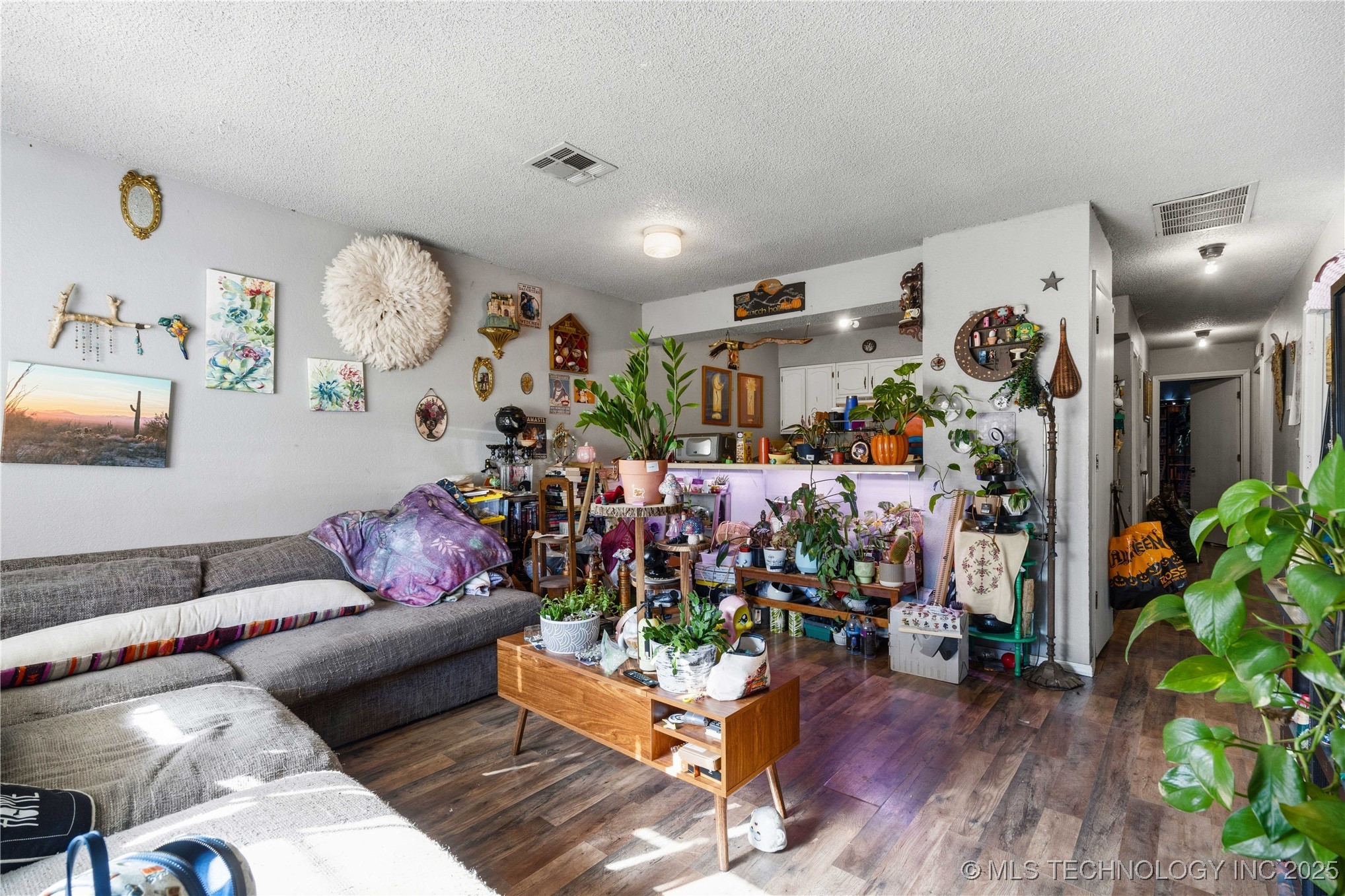 687 E 142nd Place Property Photo 4