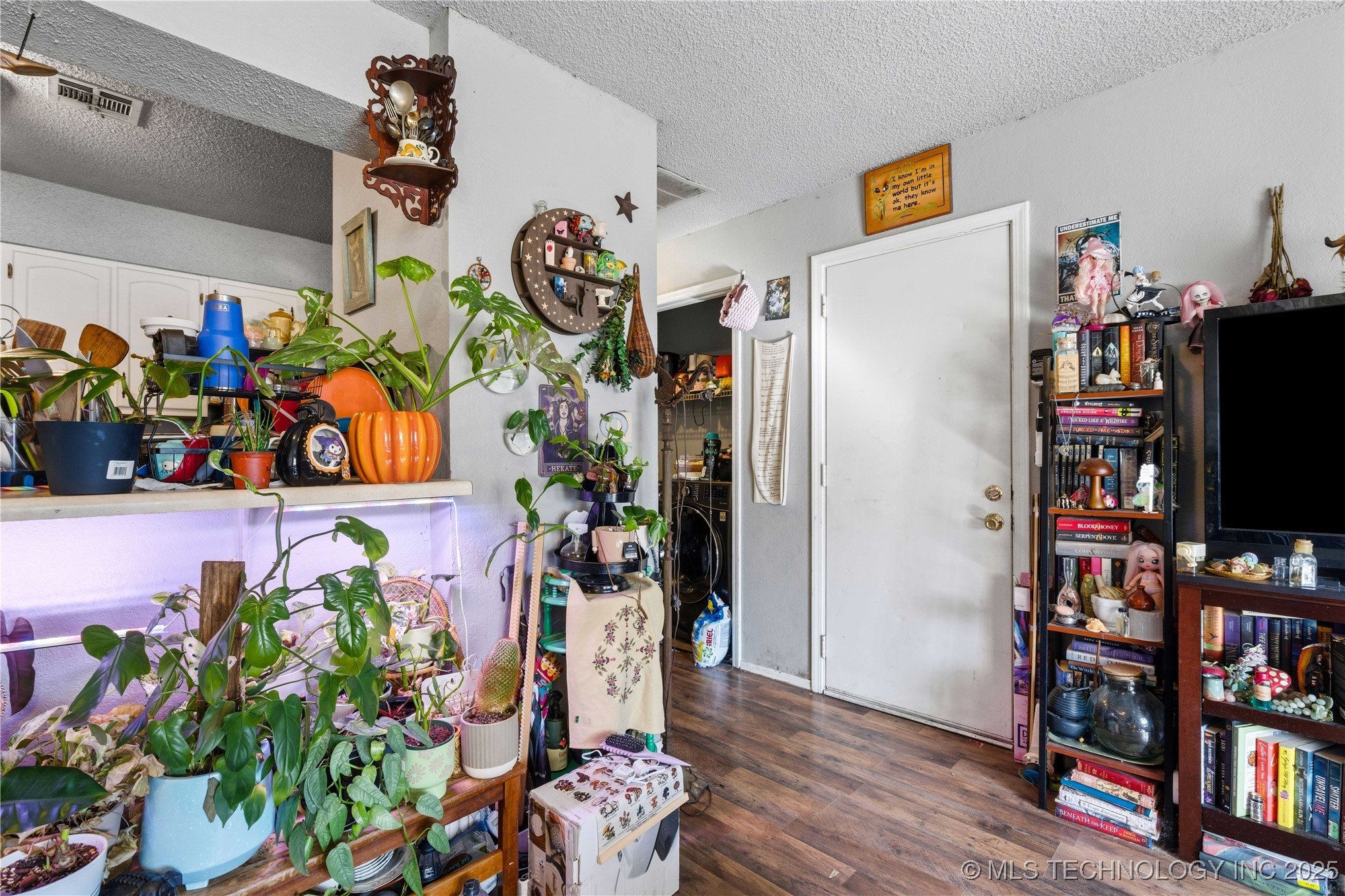 687 E 142nd Place Property Photo 8