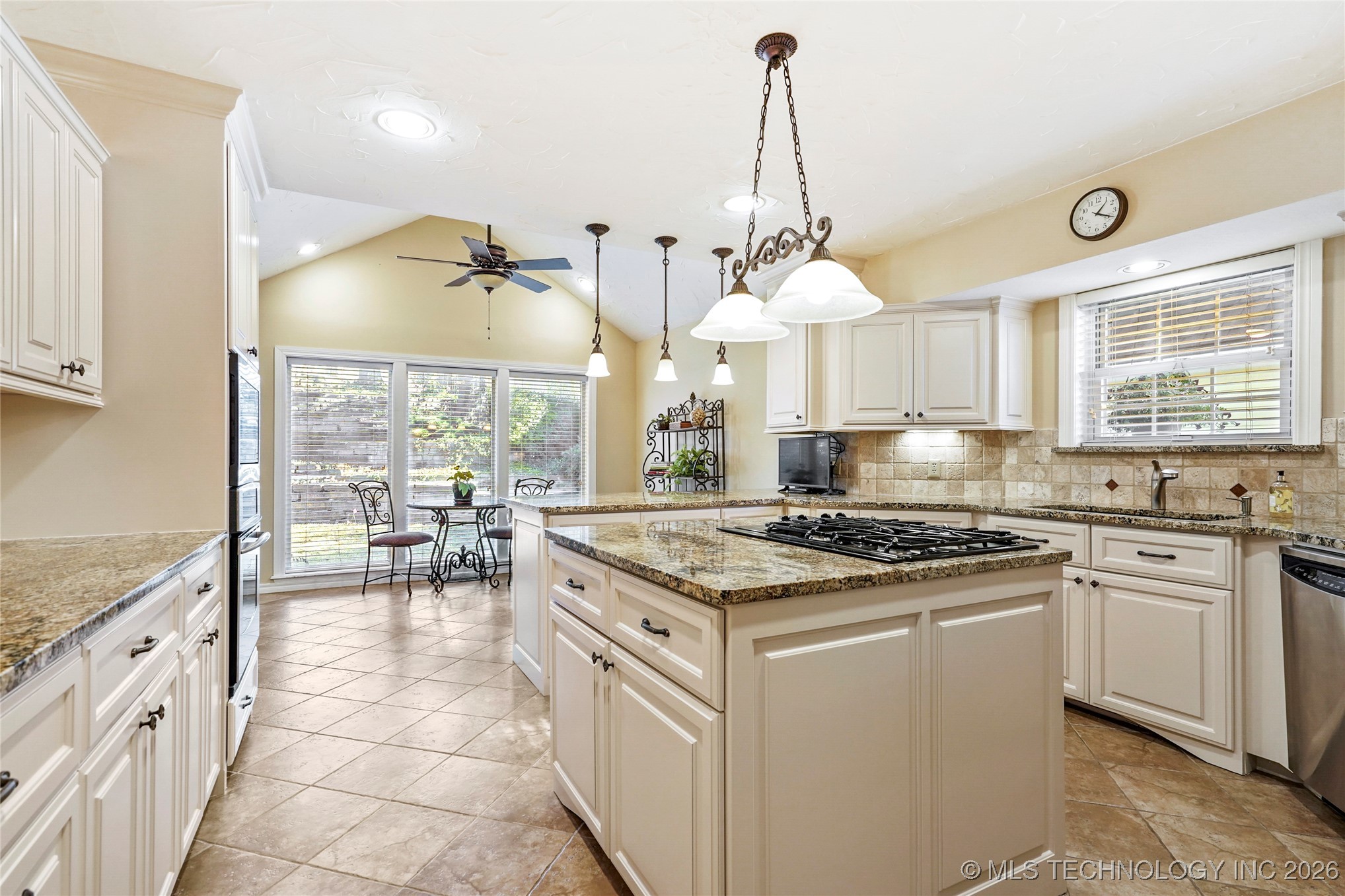 8751 S College Place Property Photo 10