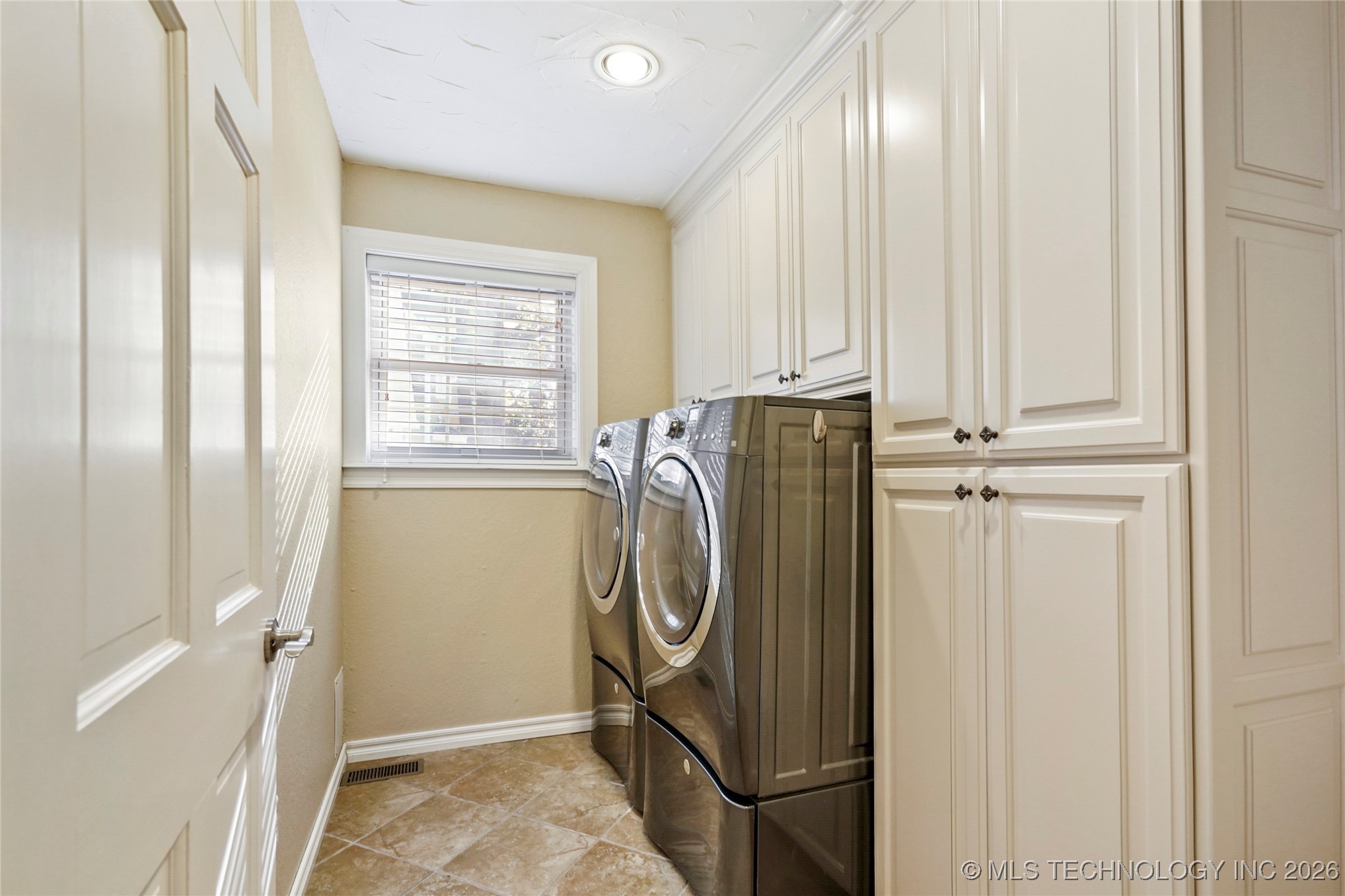 8751 S College Place Property Photo 19