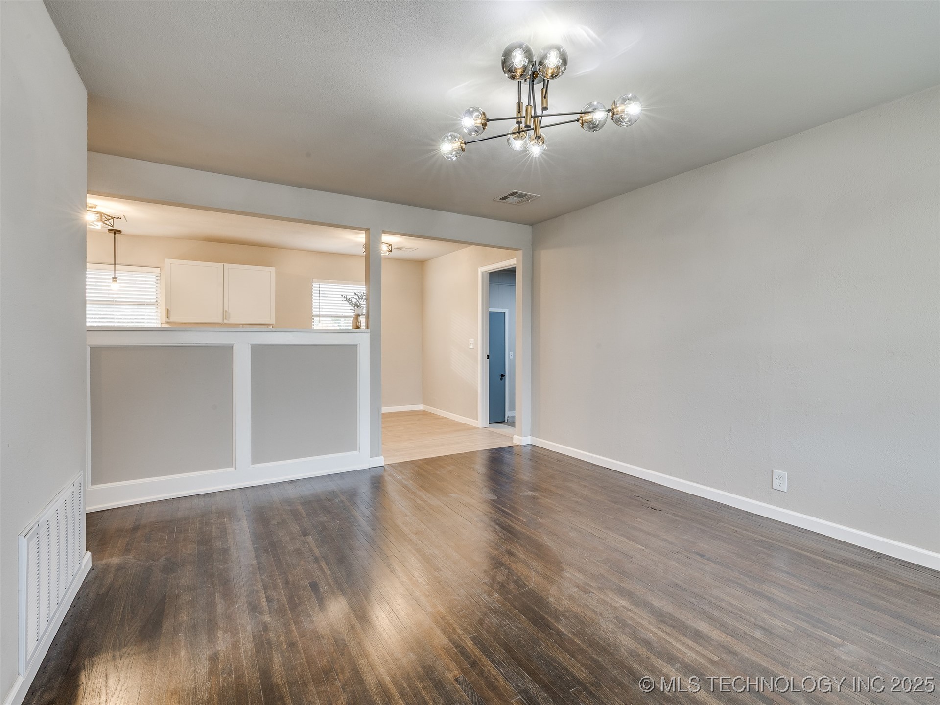 504 S 104th East Avenue Property Photo 4