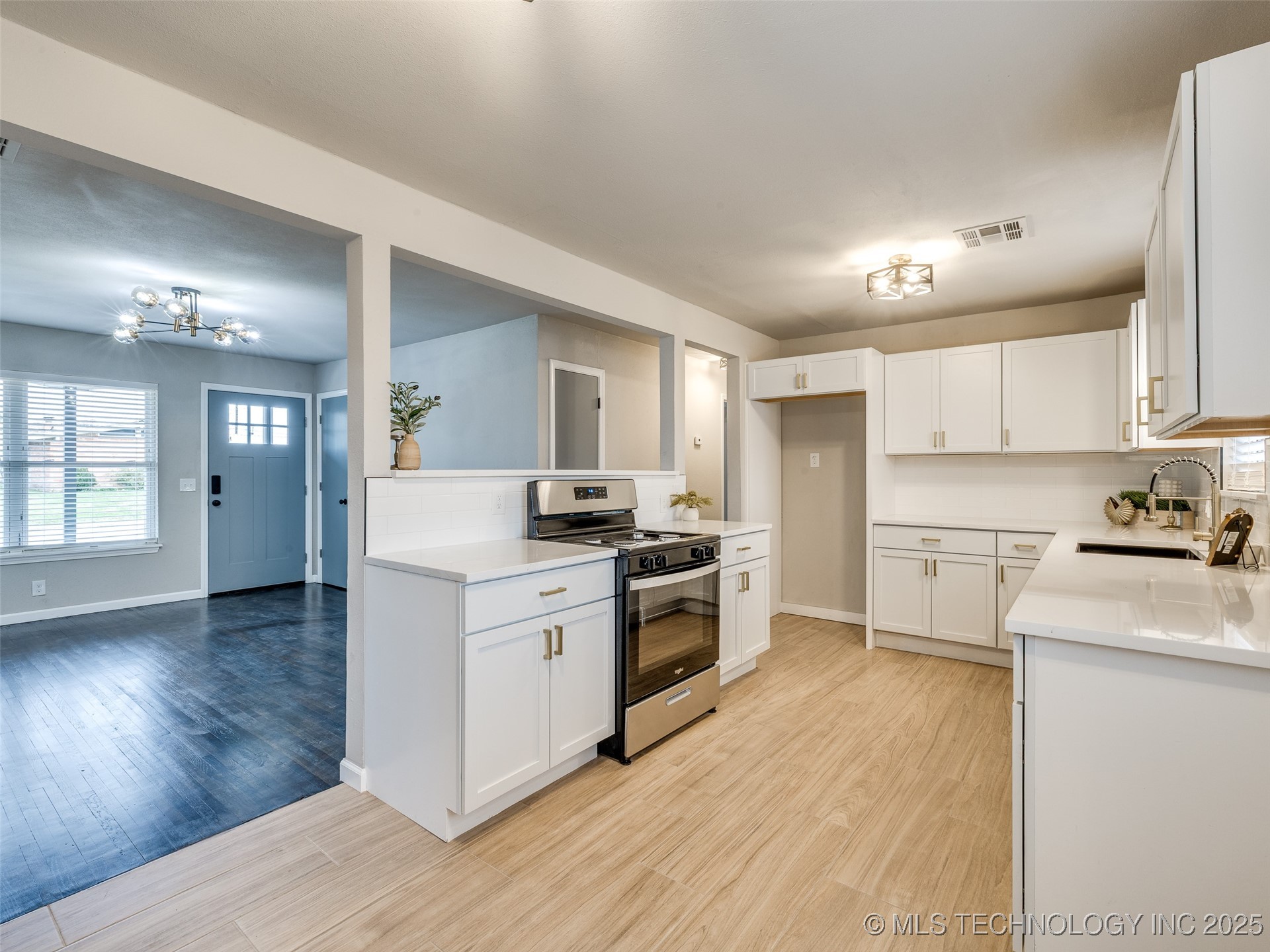 504 S 104th East Avenue Property Photo 7