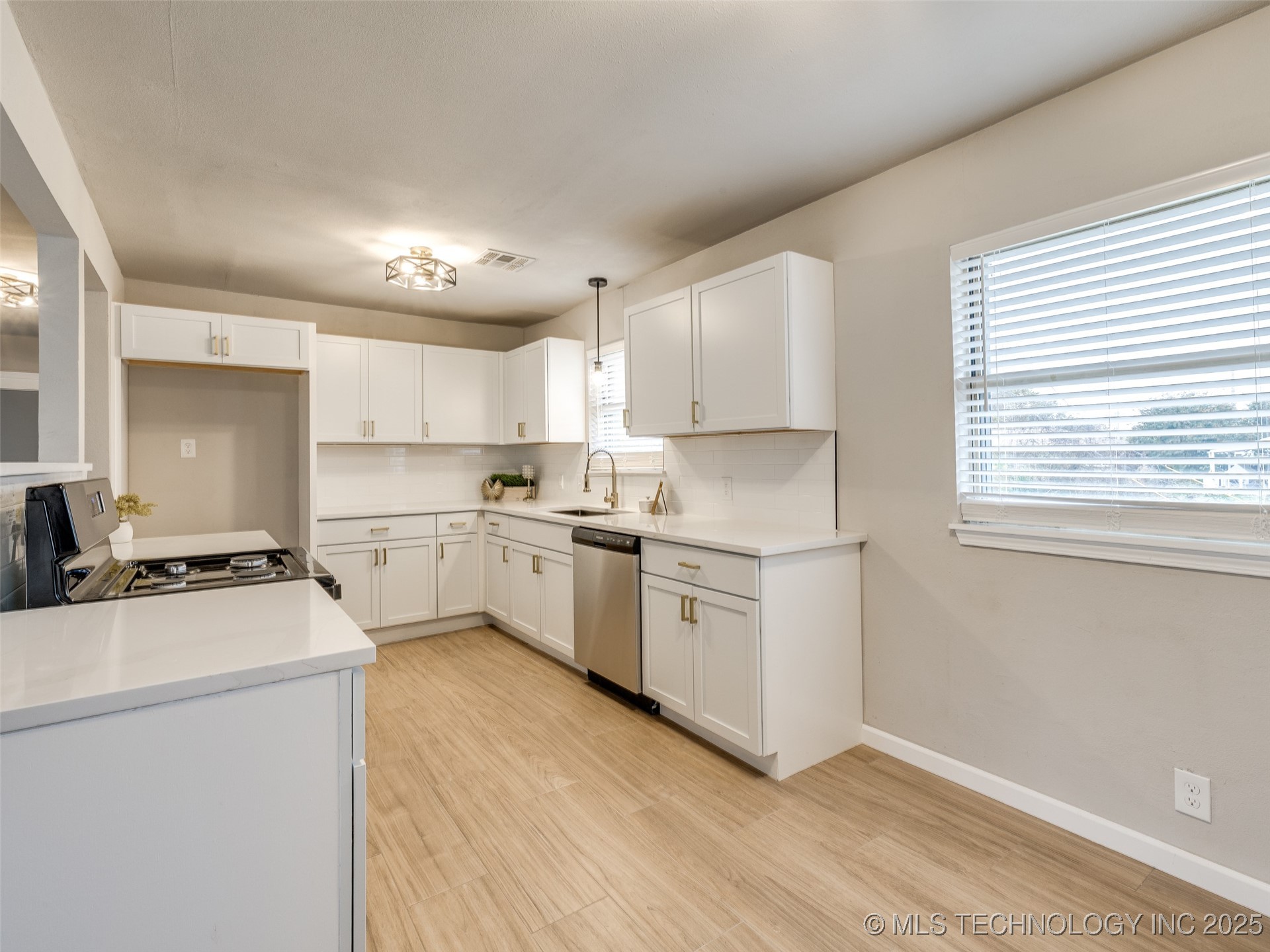 504 S 104th East Avenue Property Photo 9