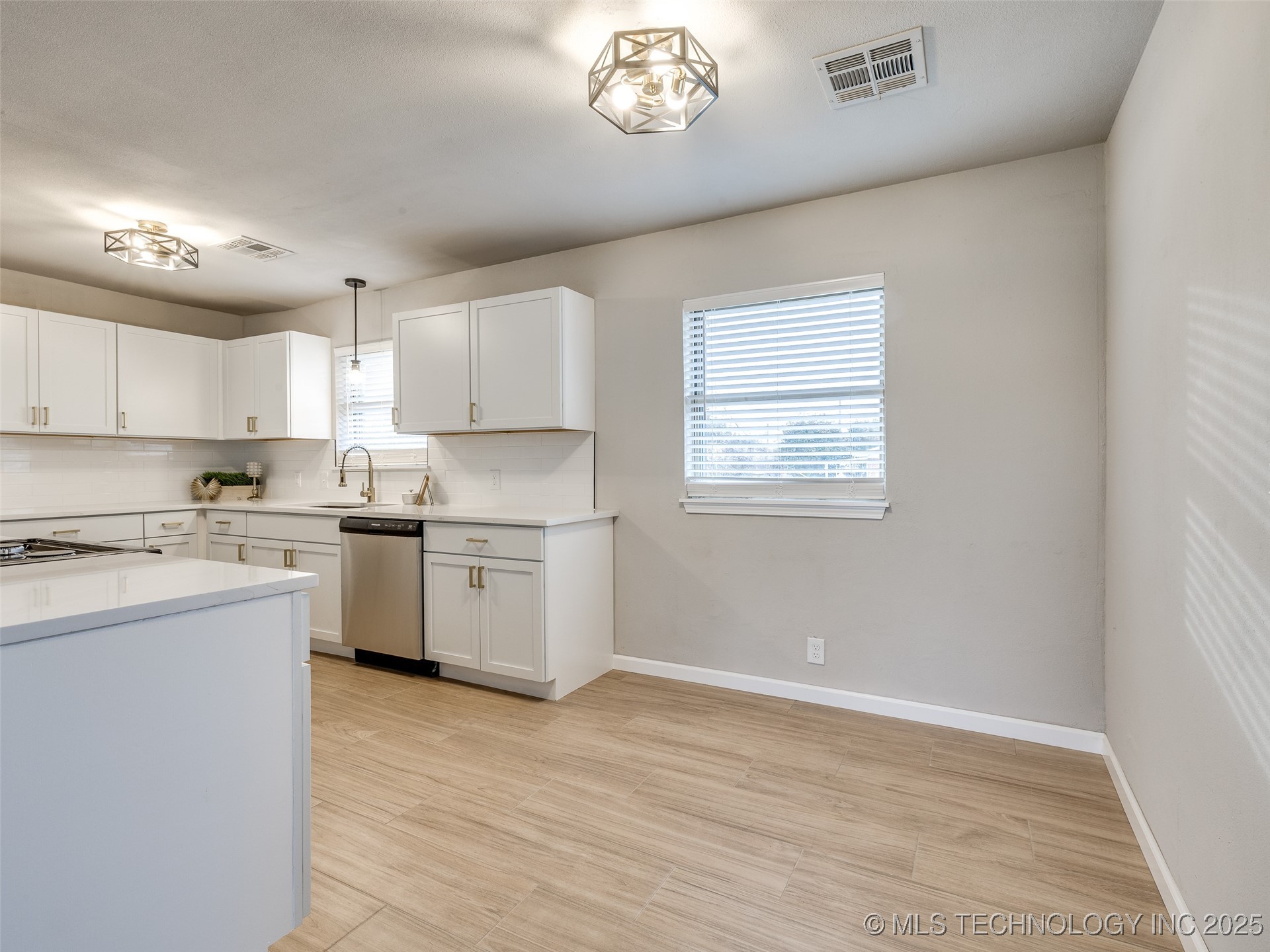 504 S 104th East Avenue Property Photo 10