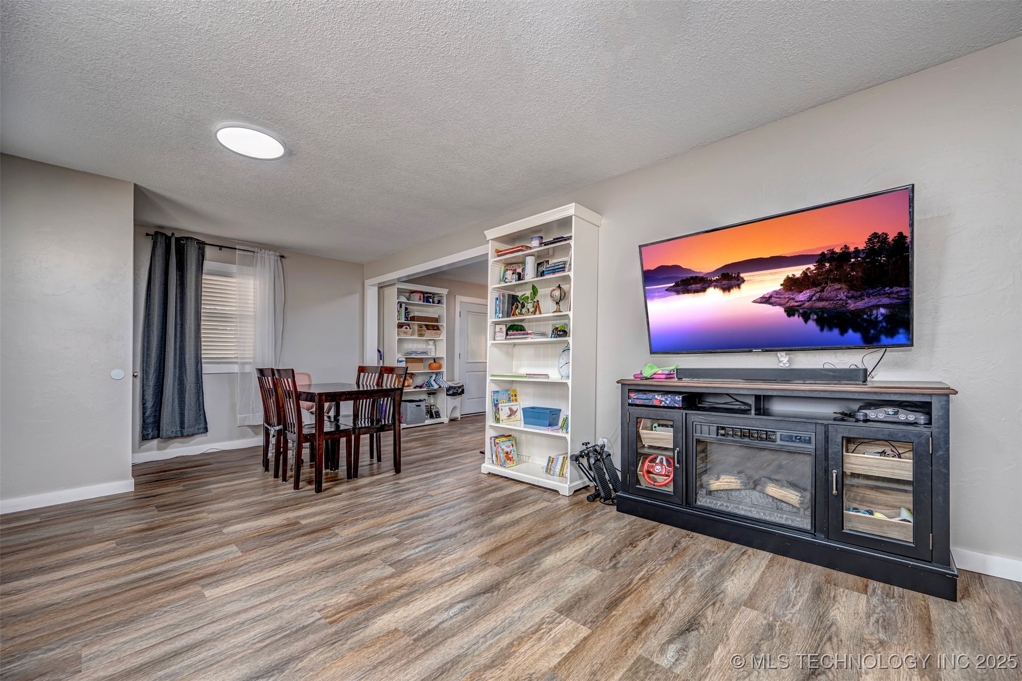 1402 W 10th Property Photo 5