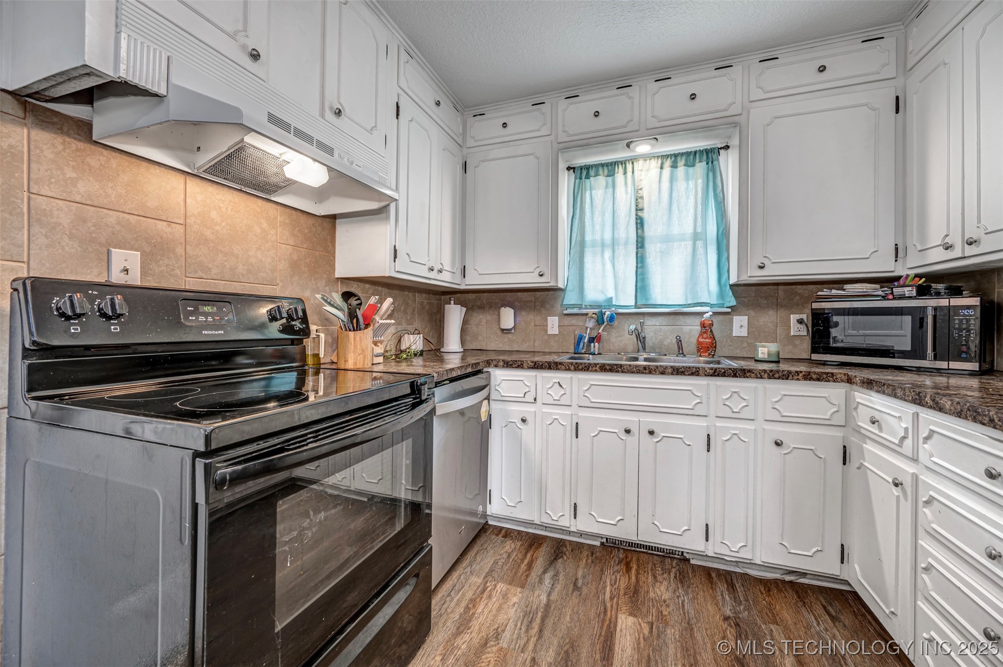 1402 W 10th Property Photo 8