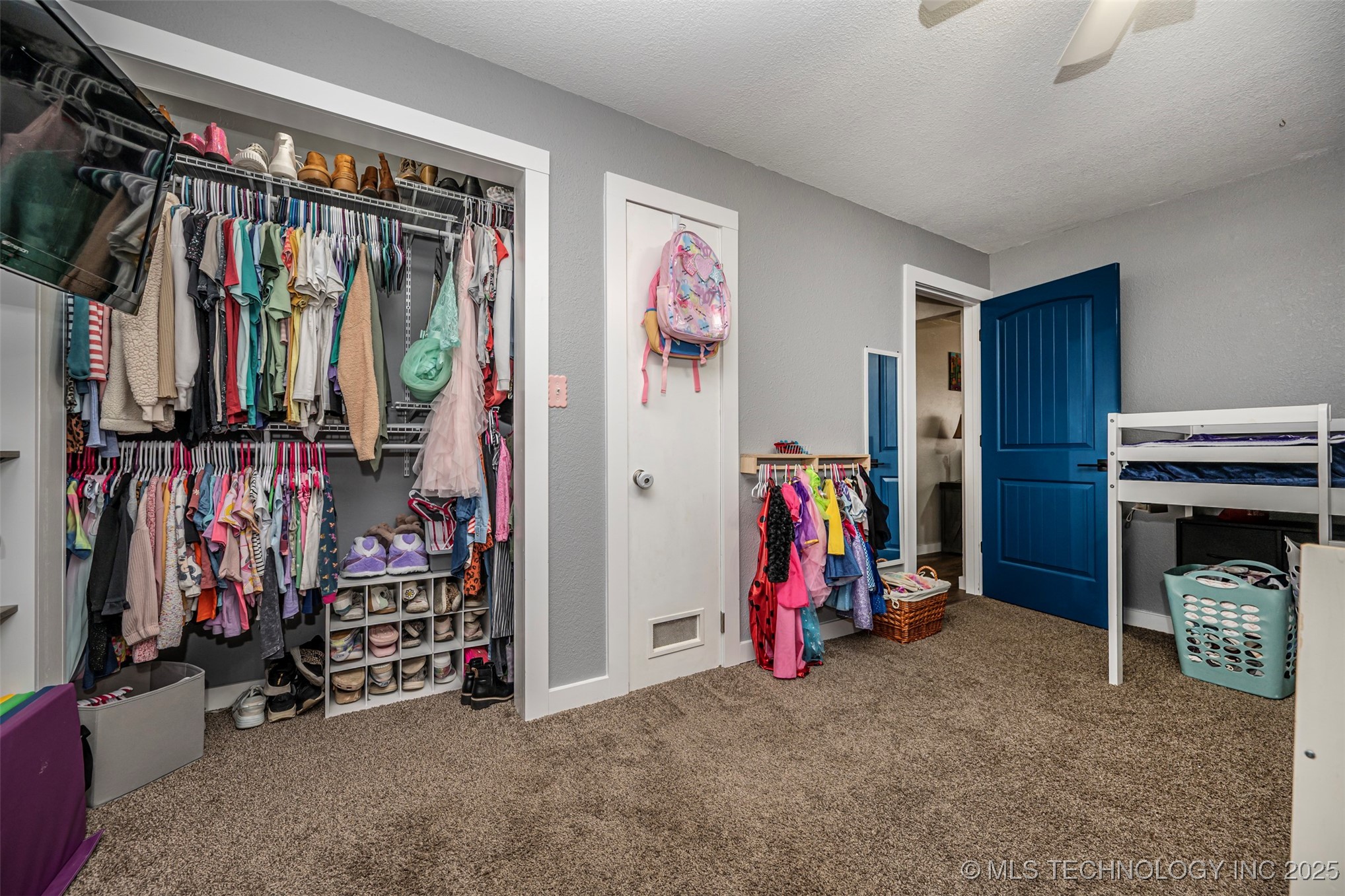 1402 W 10th Property Photo 14