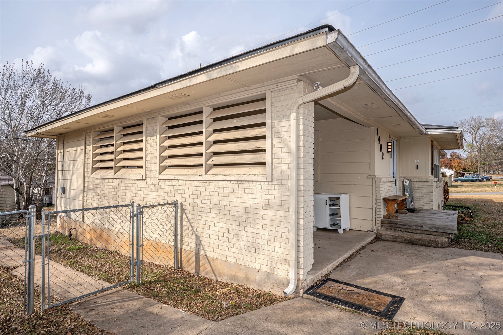 1402 W 10th Property Photo 17