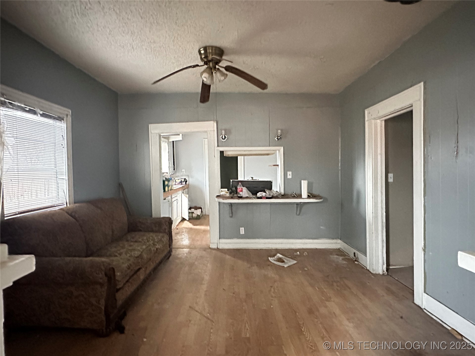 812 W 6th Street Property Photo 4