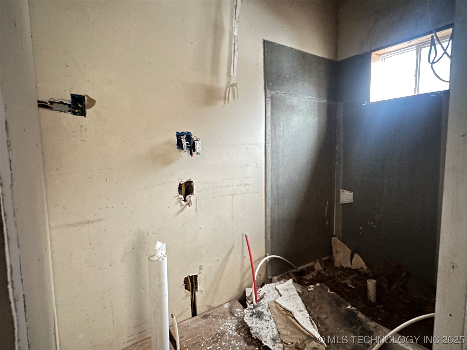 812 W 6th Street Property Photo 6