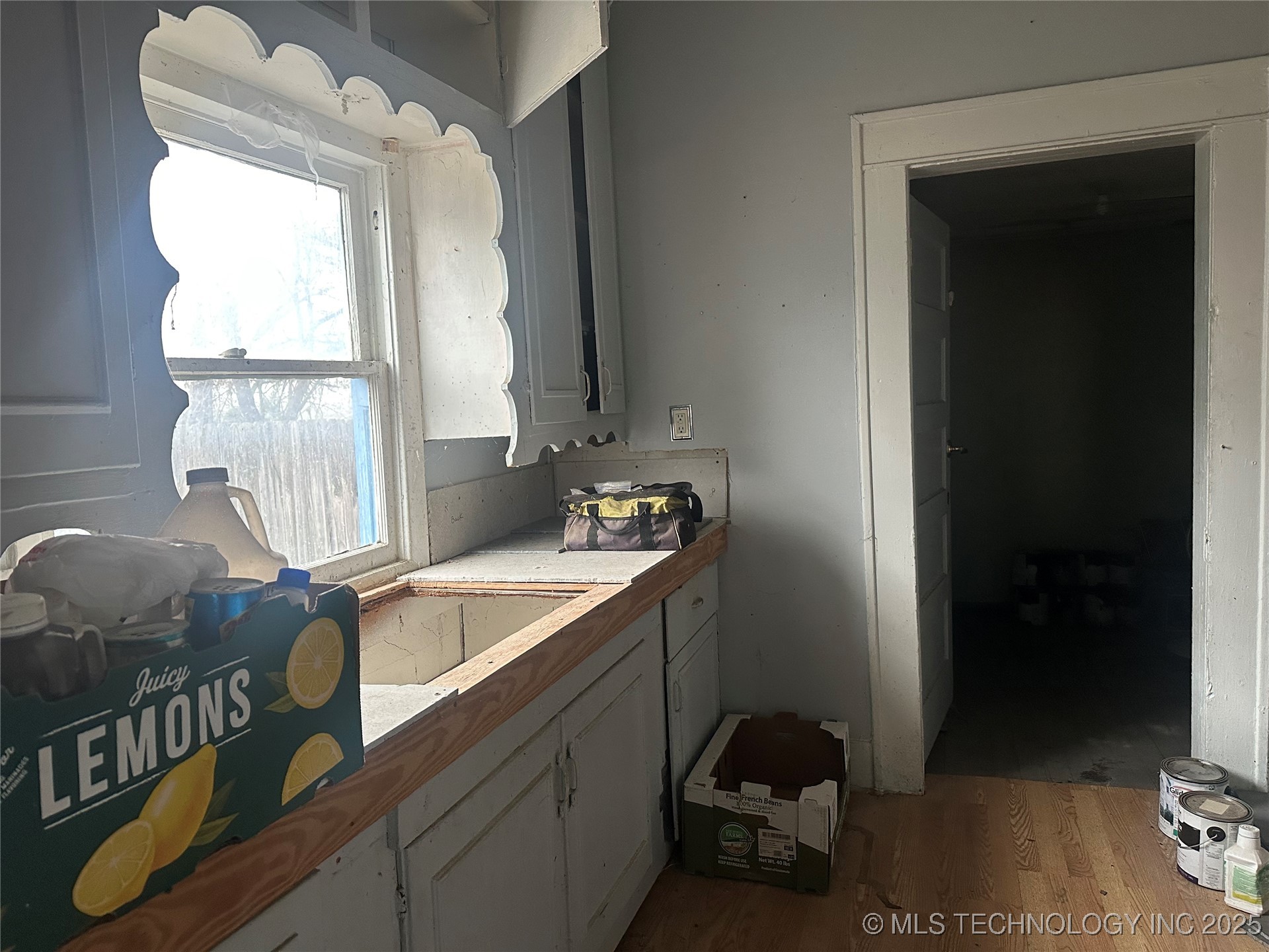 812 W 6th Street Property Photo 9