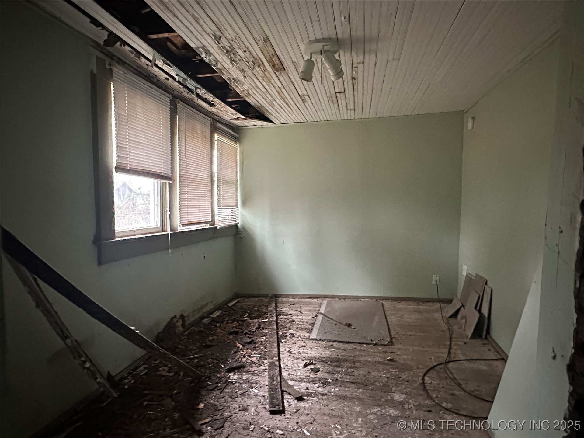 812 W 6th Street Property Photo 12