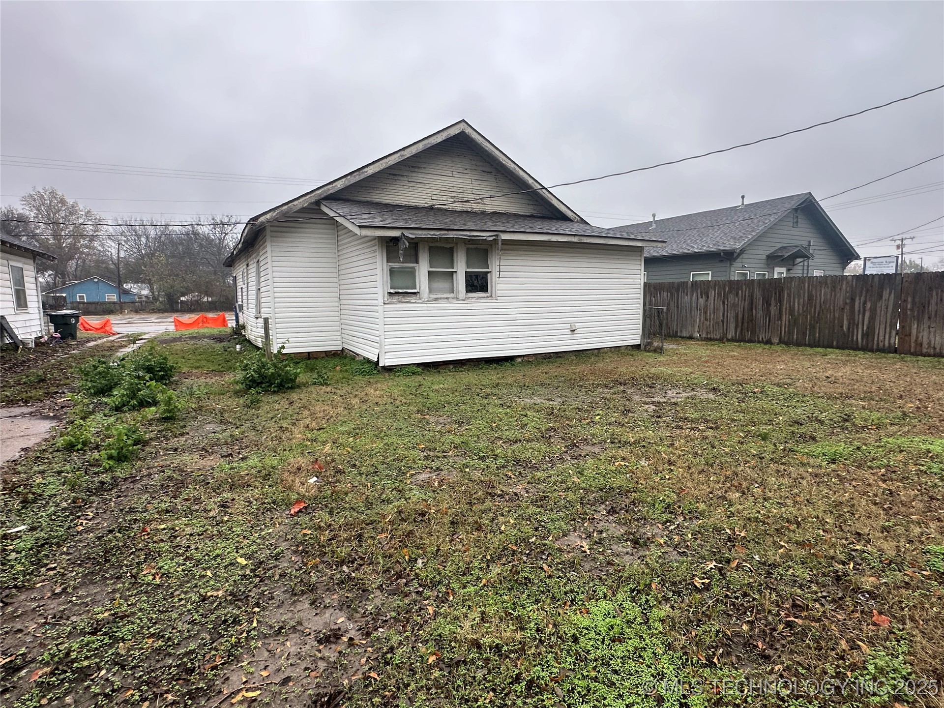 812 W 6th Street Property Photo 15