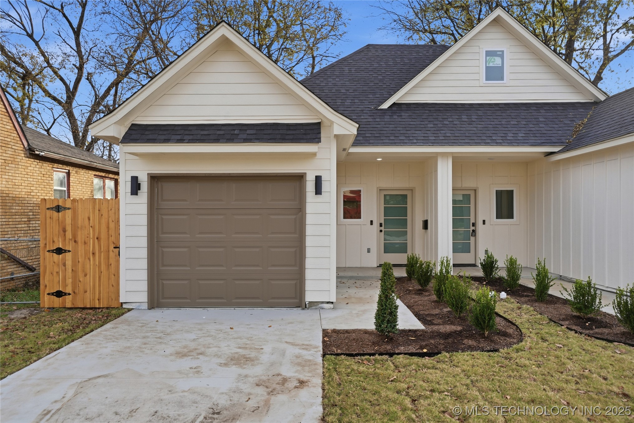 1435 N Main Street A-b Property Photo 2