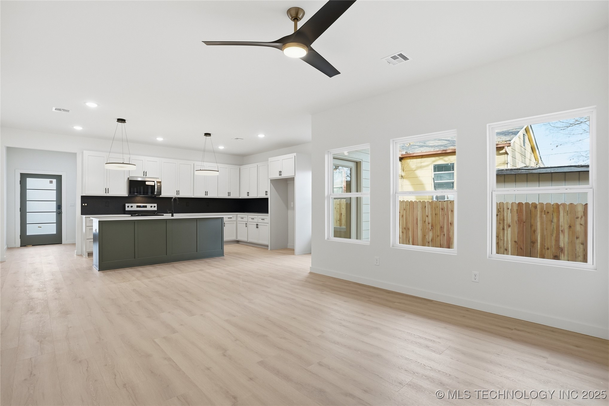 1435 N Main Street A-b Property Photo 13