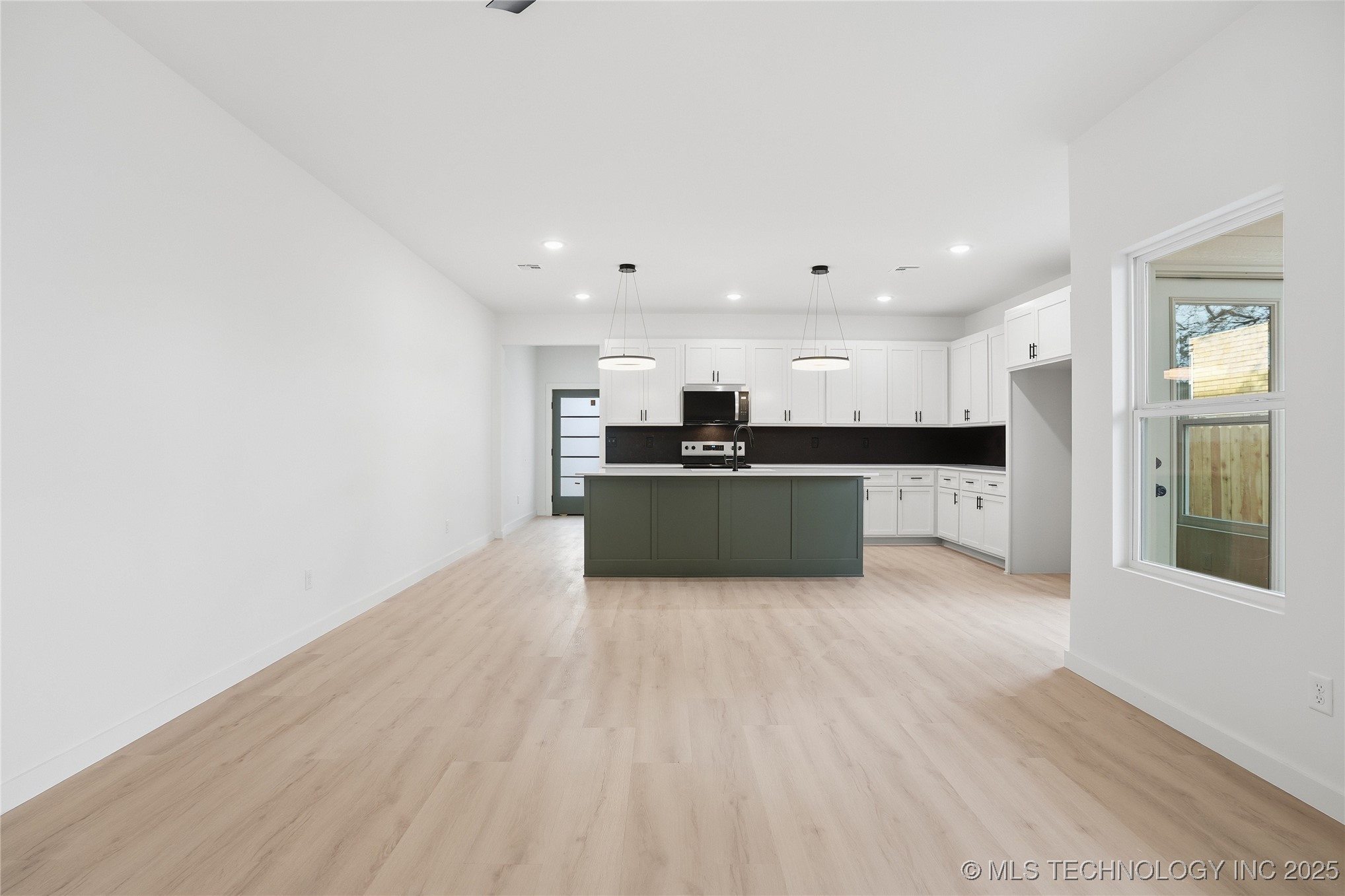 1435 N Main Street A-b Property Photo 14