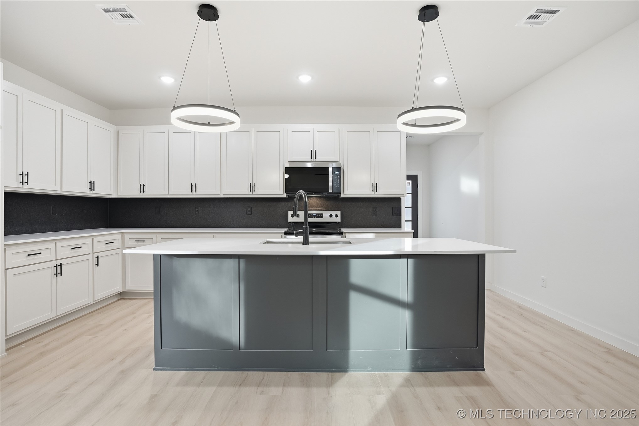 1435 N Main Street A-b Property Photo 32