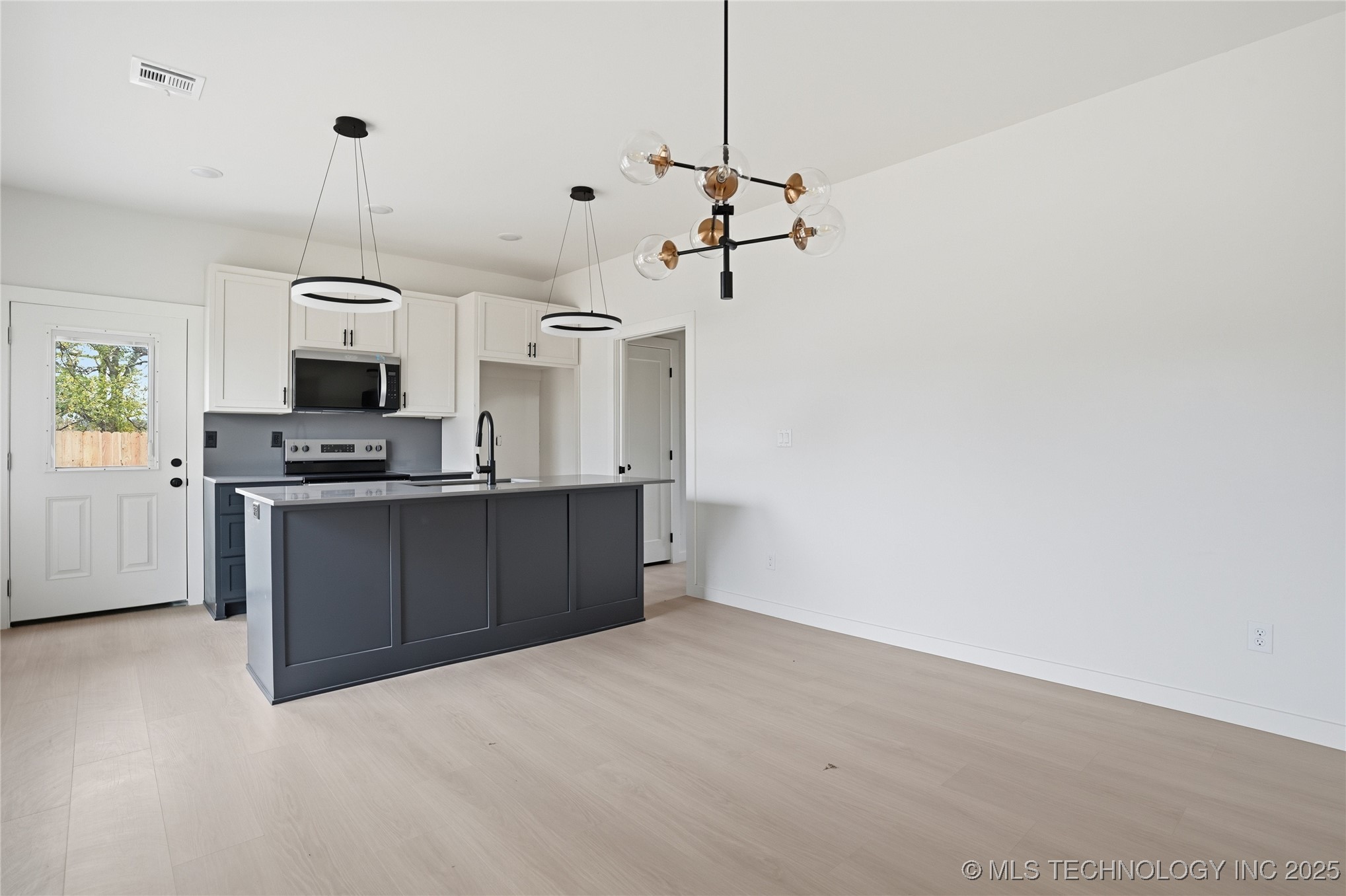 2548116 Property Photo 12