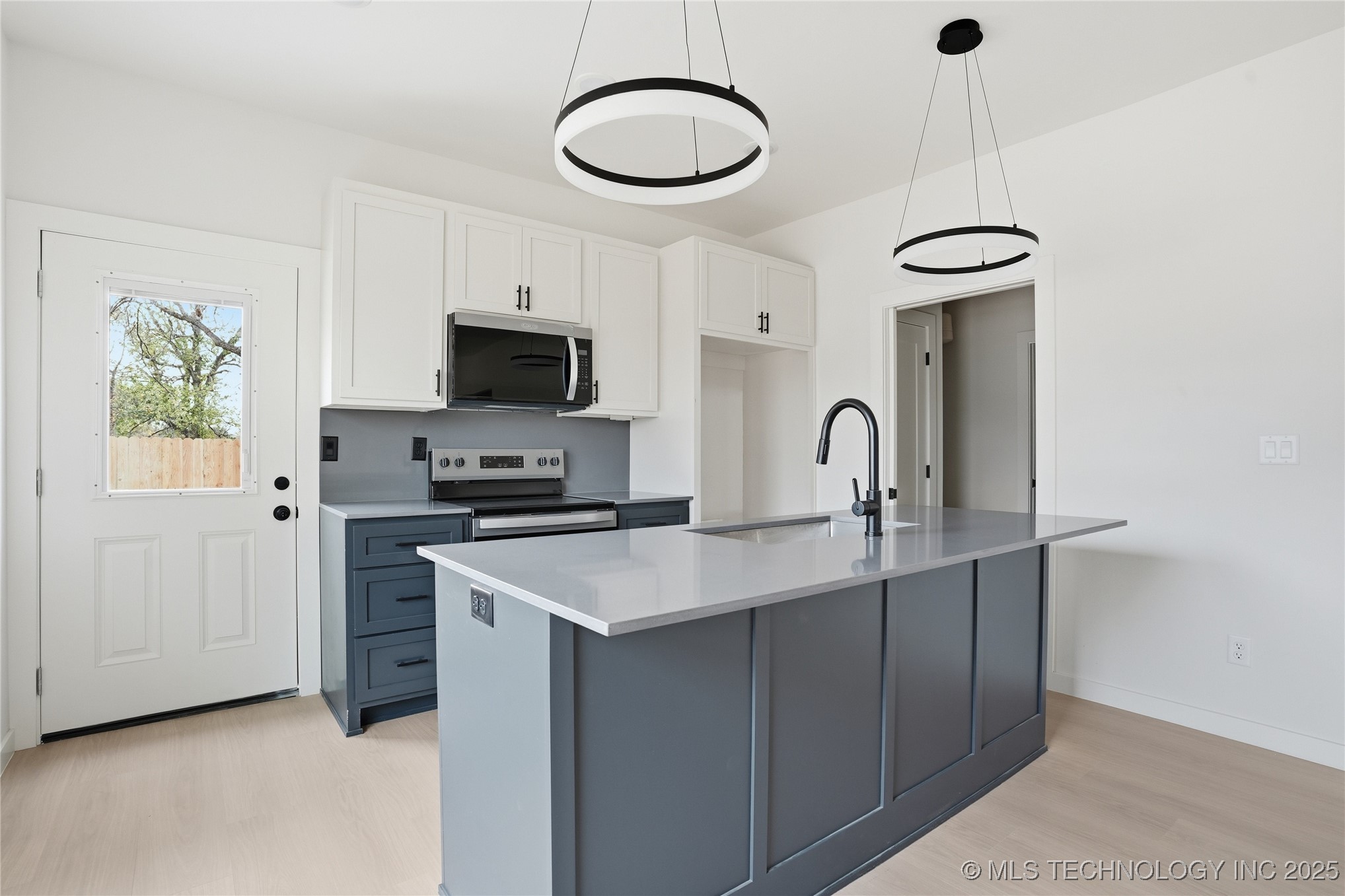 2548116 Property Photo 17