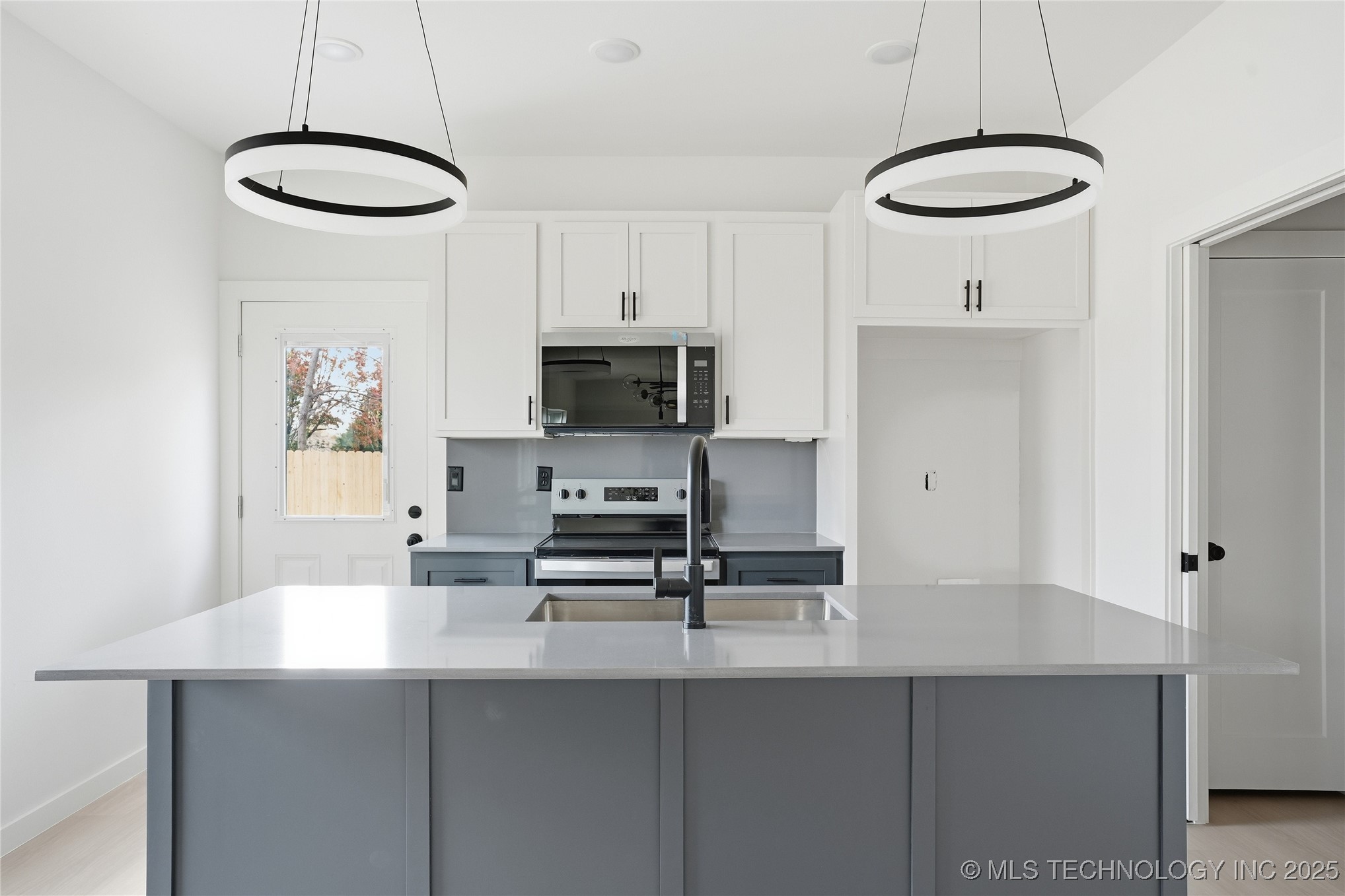 2548116 Property Photo 18