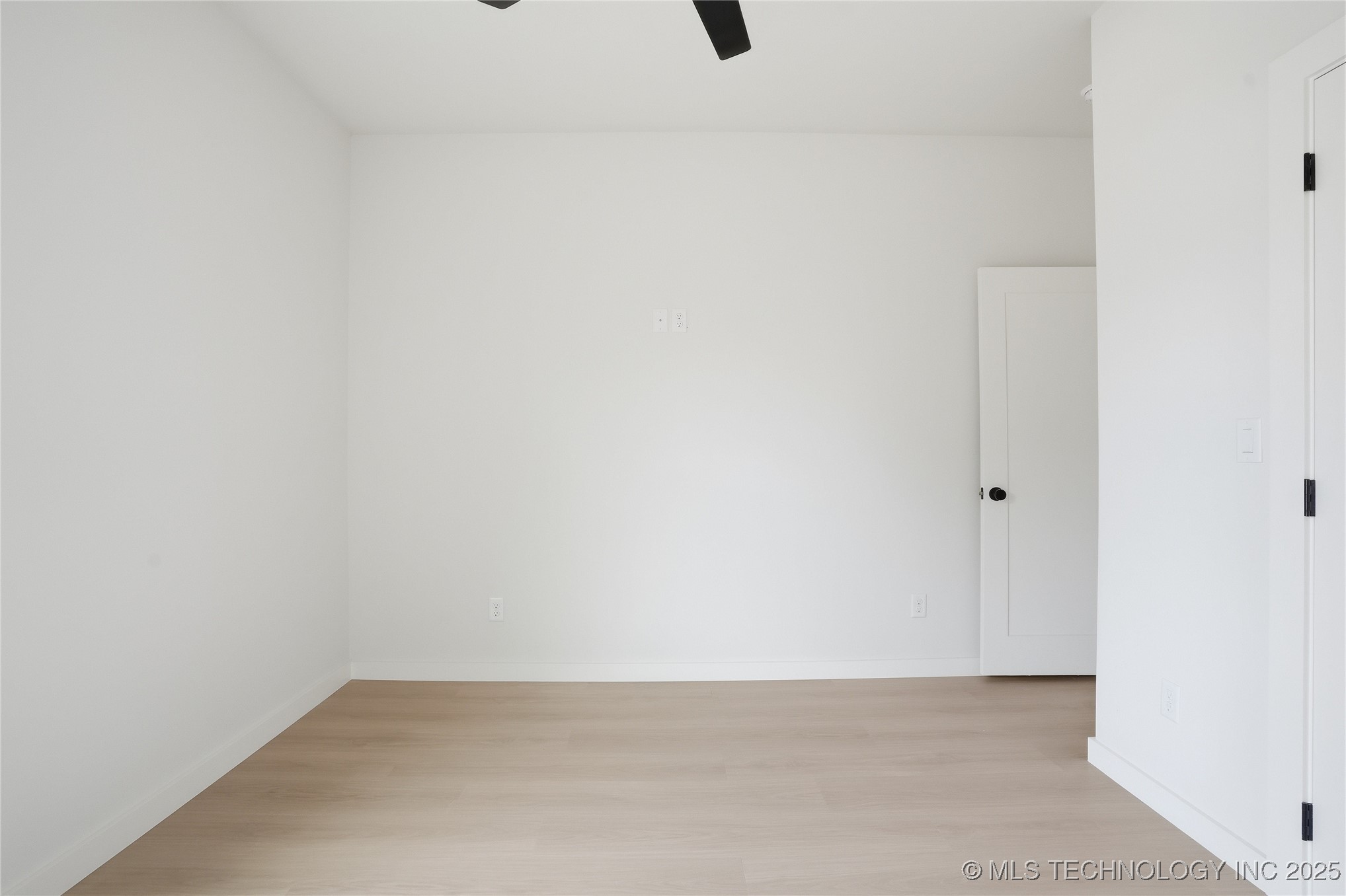 2548116 Property Photo 25