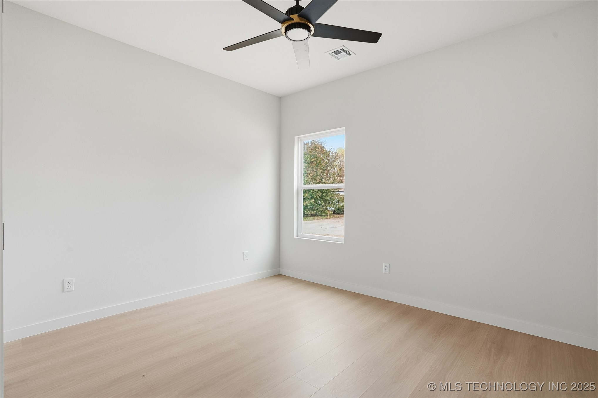 2548116 Property Photo 28