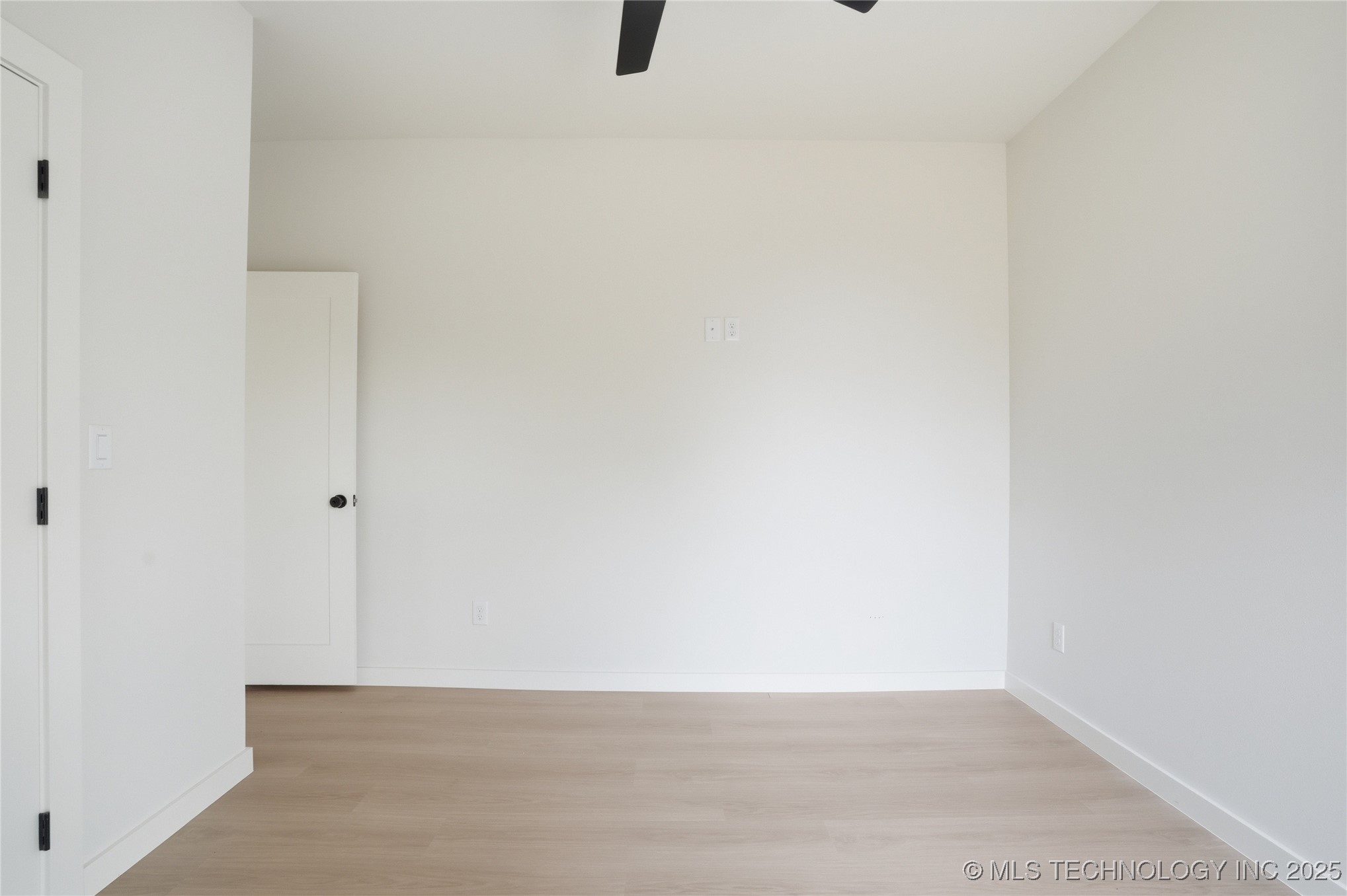 2548116 Property Photo 30