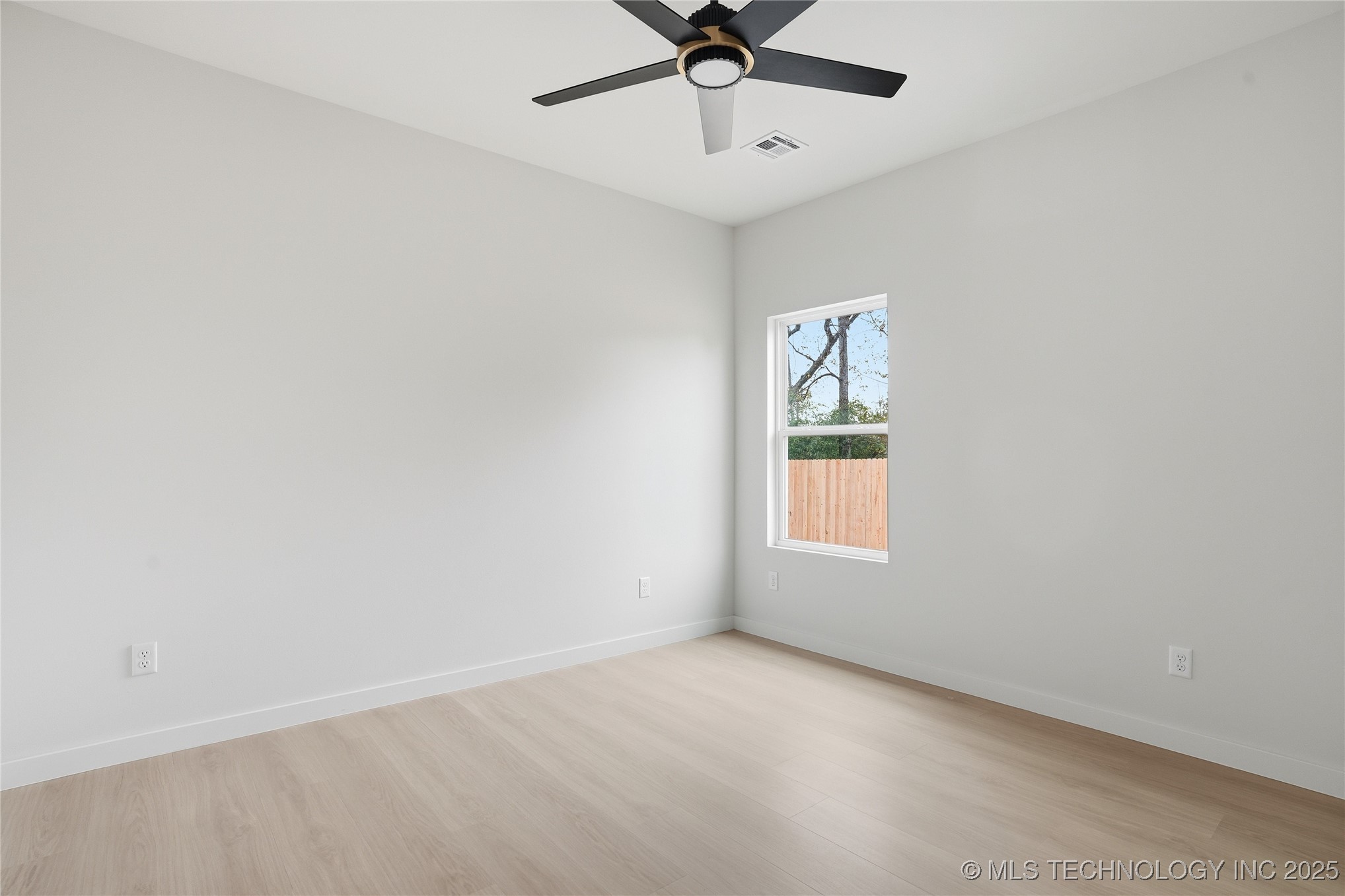 2548116 Property Photo 32