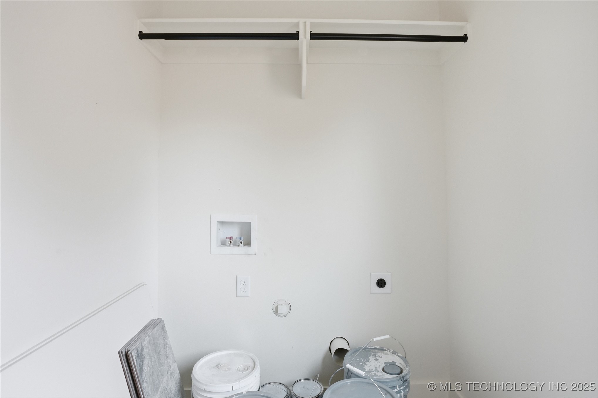 2548116 Property Photo 33