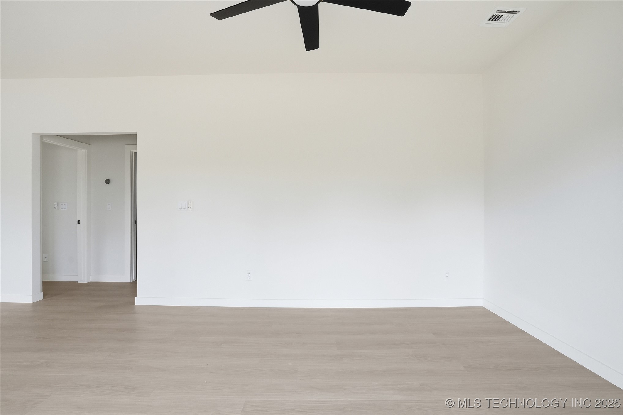 2548116 Property Photo 35