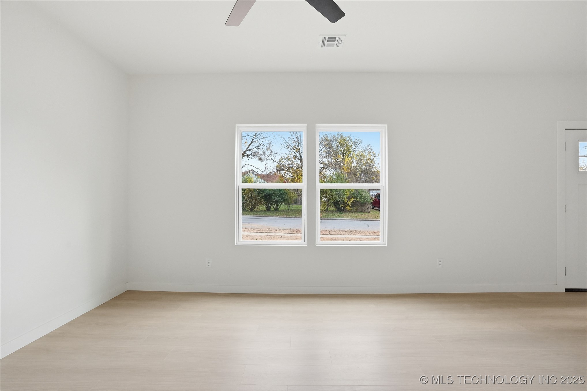 2548116 Property Photo 36