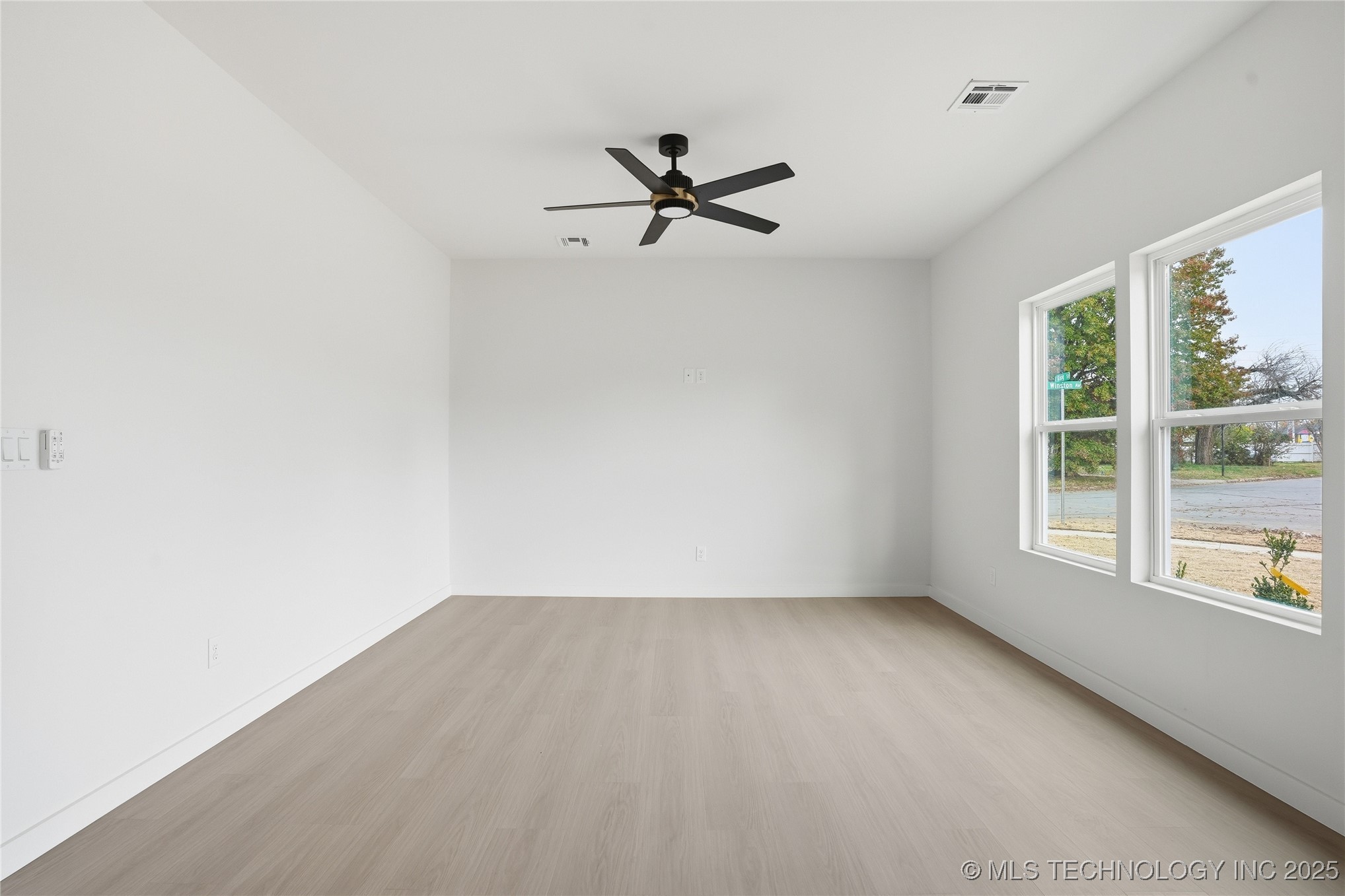 2548116 Property Photo 37