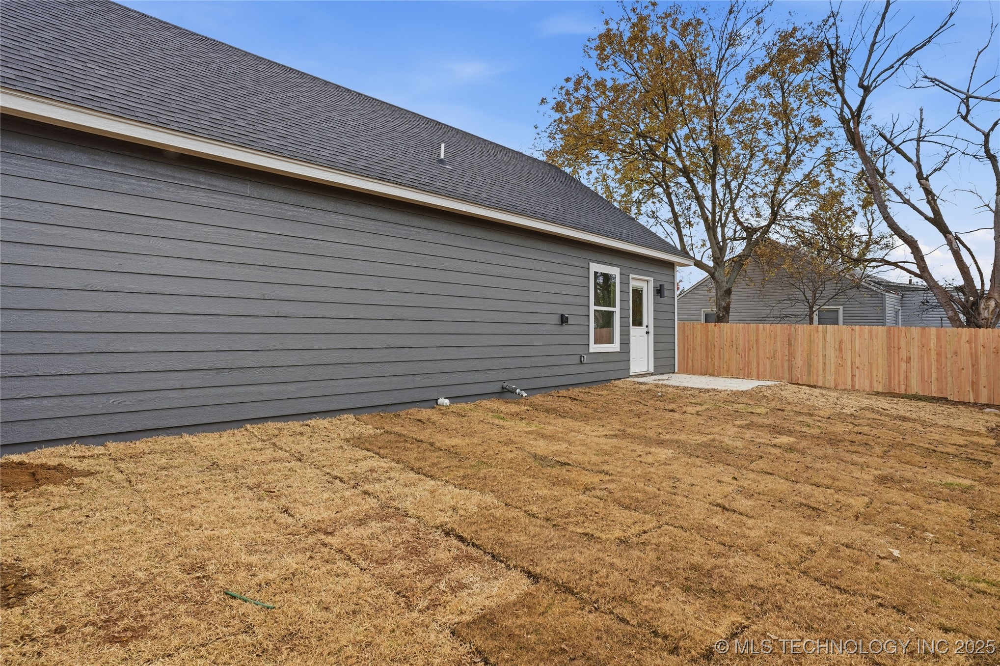 2548116 Property Photo 38