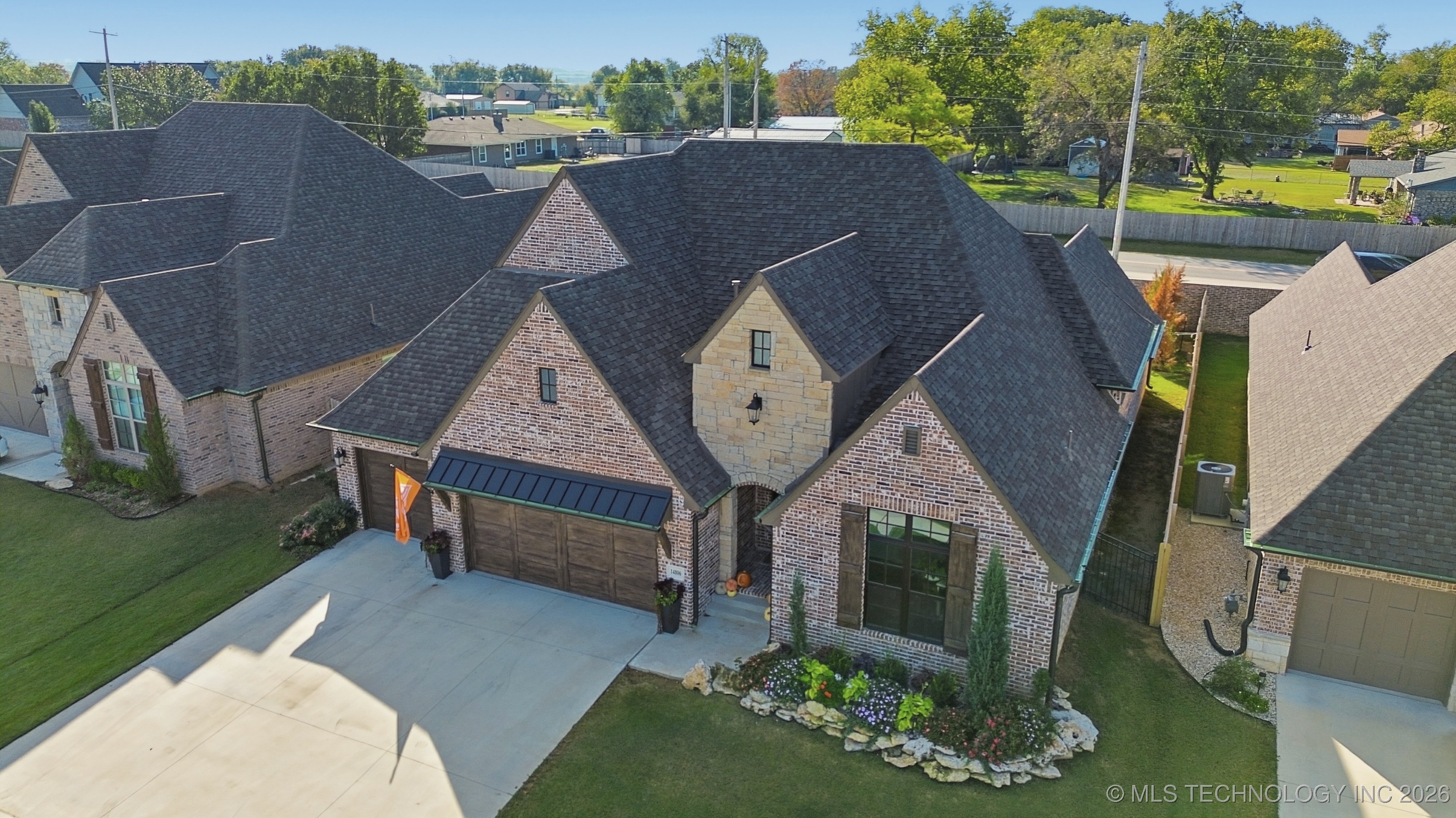 14806 E 77th Street North Property Photo 3