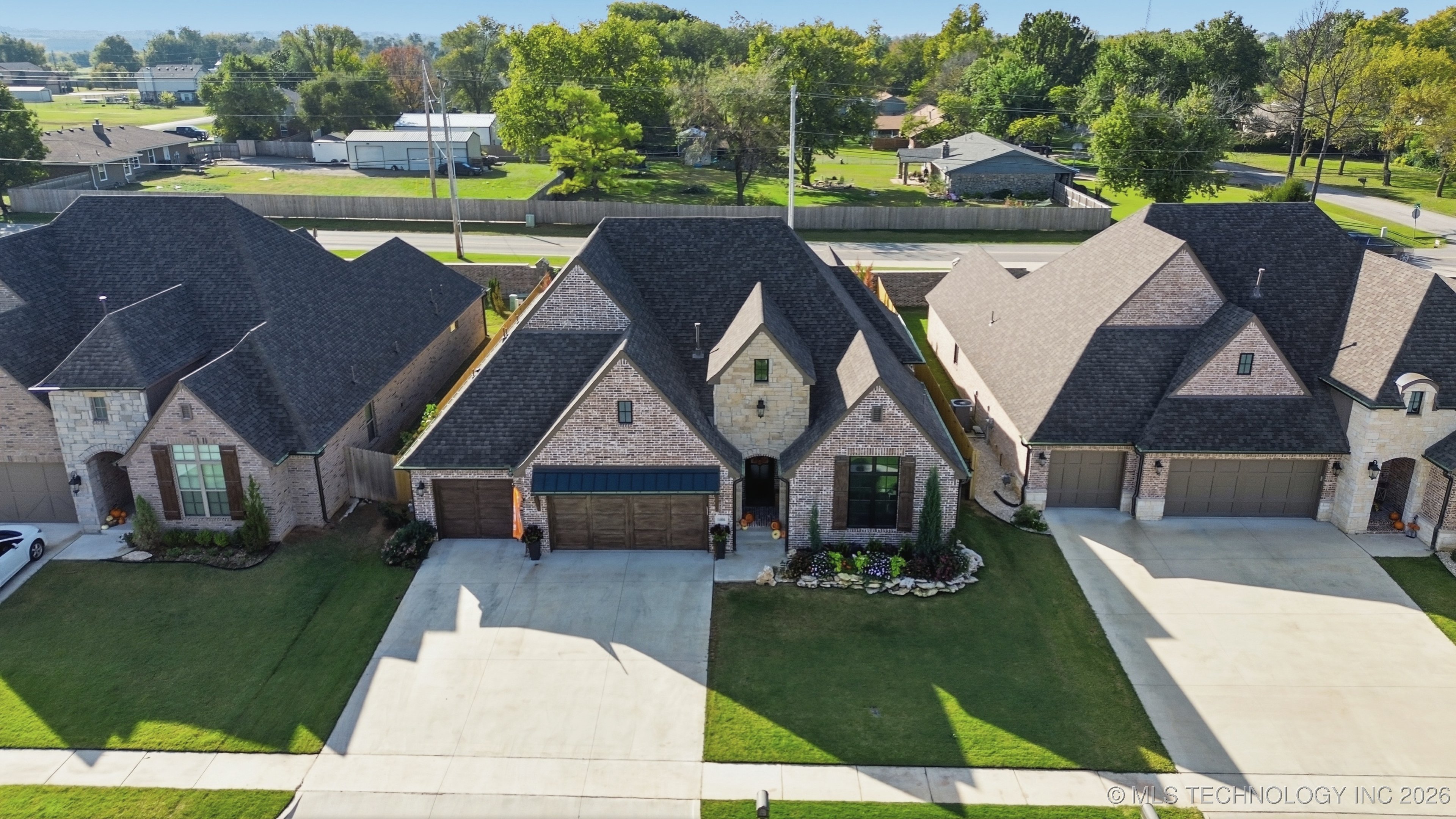 14806 E 77th Street North Property Photo 4