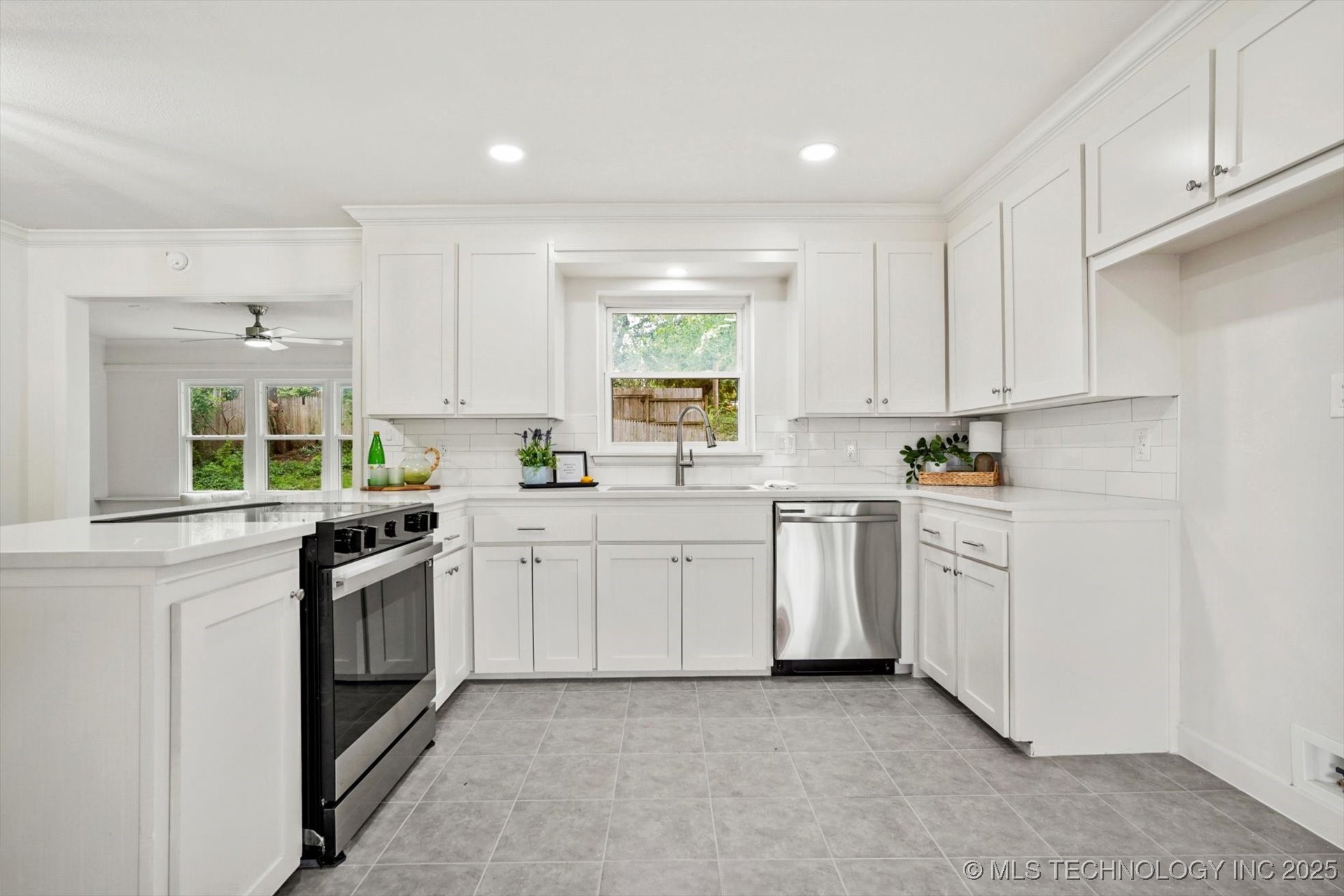 4814 E 37th Street Property Photo 9