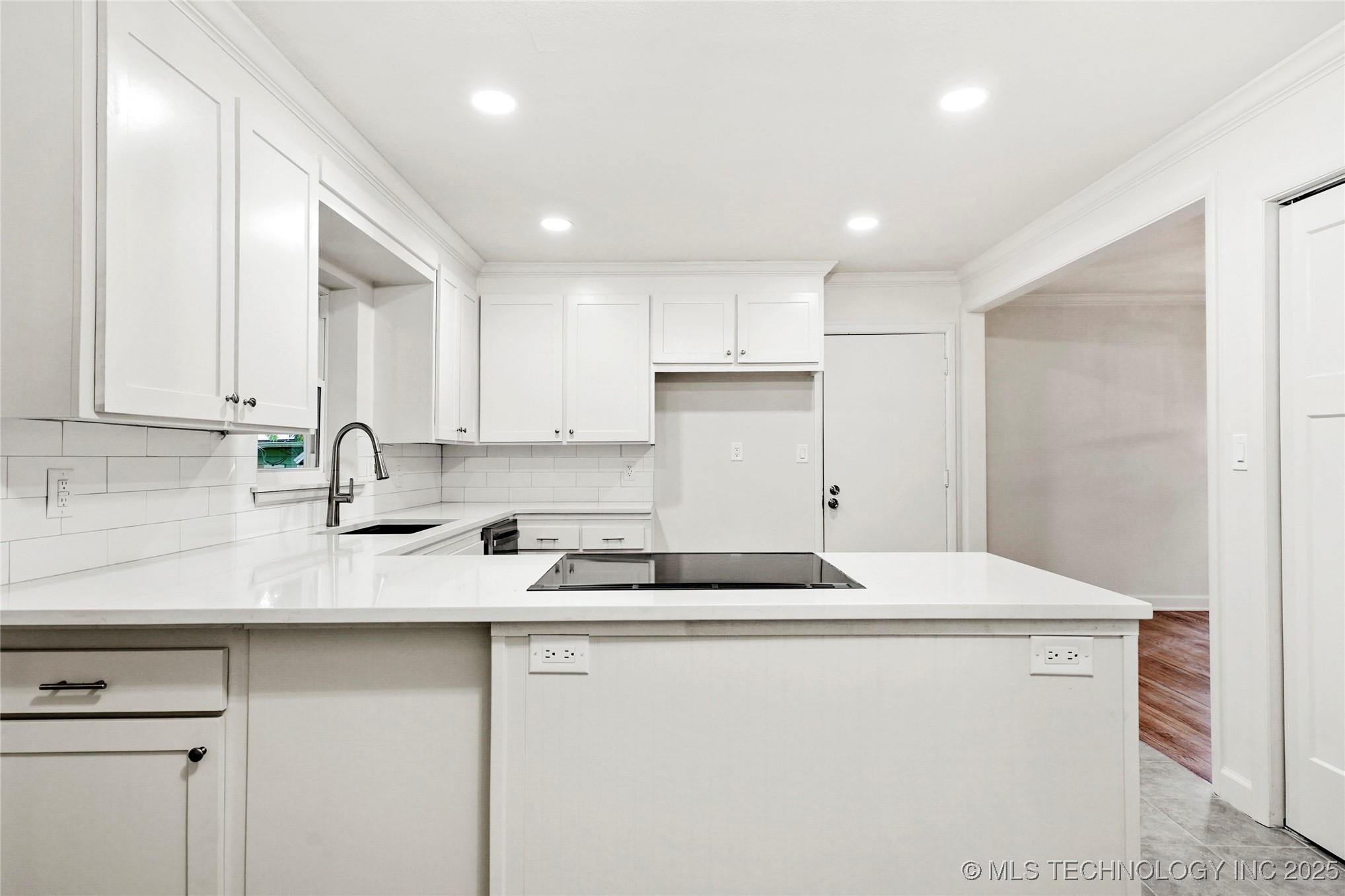 4814 E 37th Street Property Photo 11