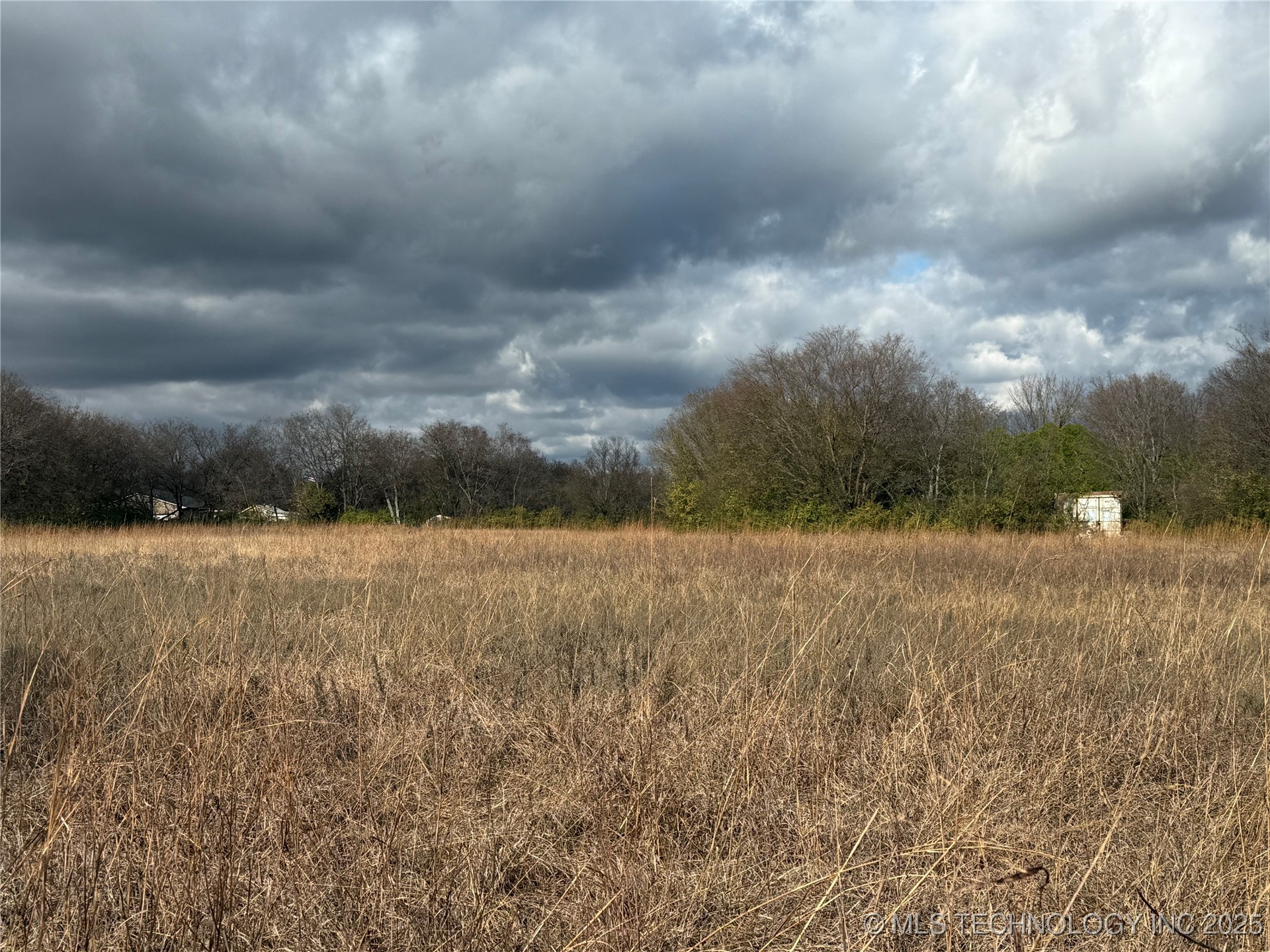 7601 E 76th Street North Property Photo 2