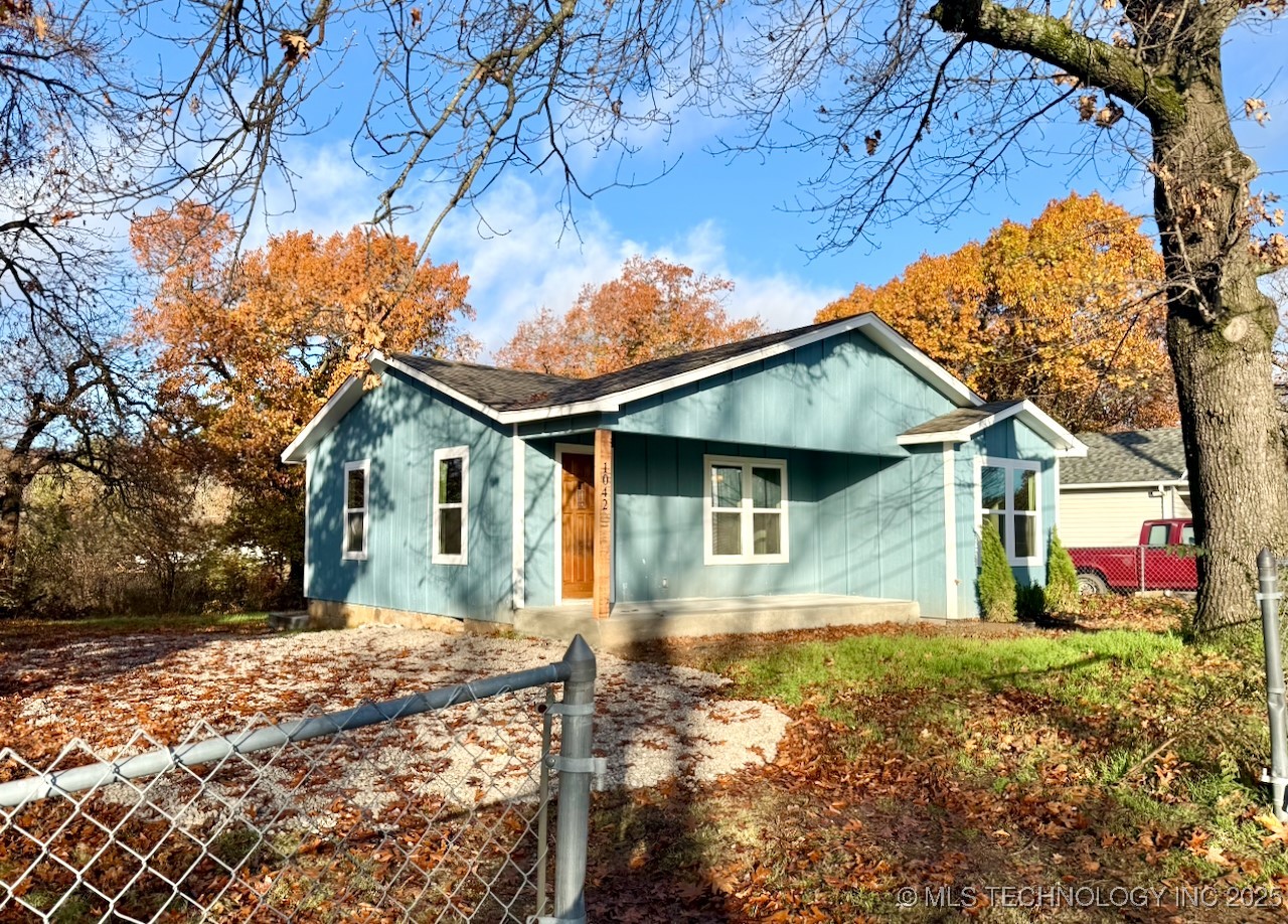 1042 N Valley Drive Property Photo 3